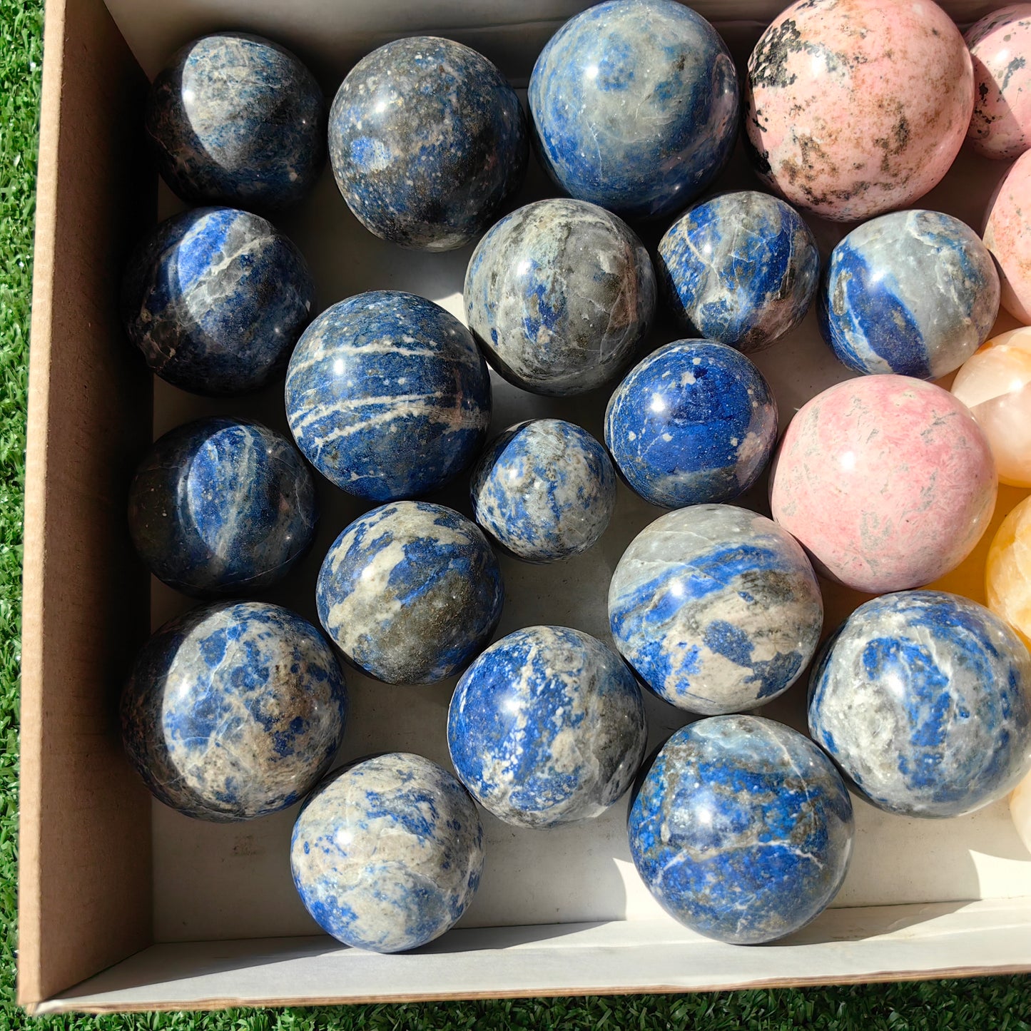 29 pc rhodonite, yellow onix & lapiz lazuli spheres