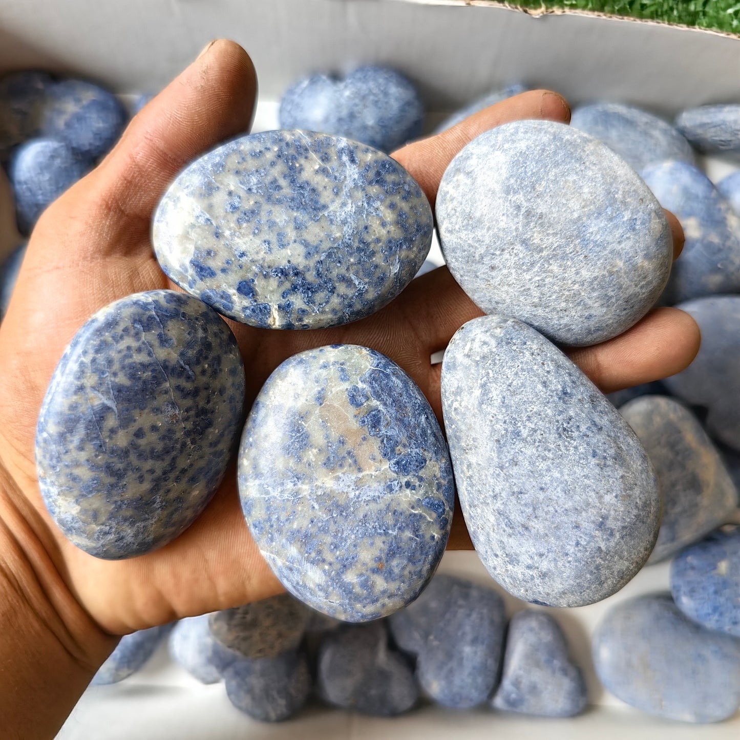 40 pc dumortorite palms & hearts