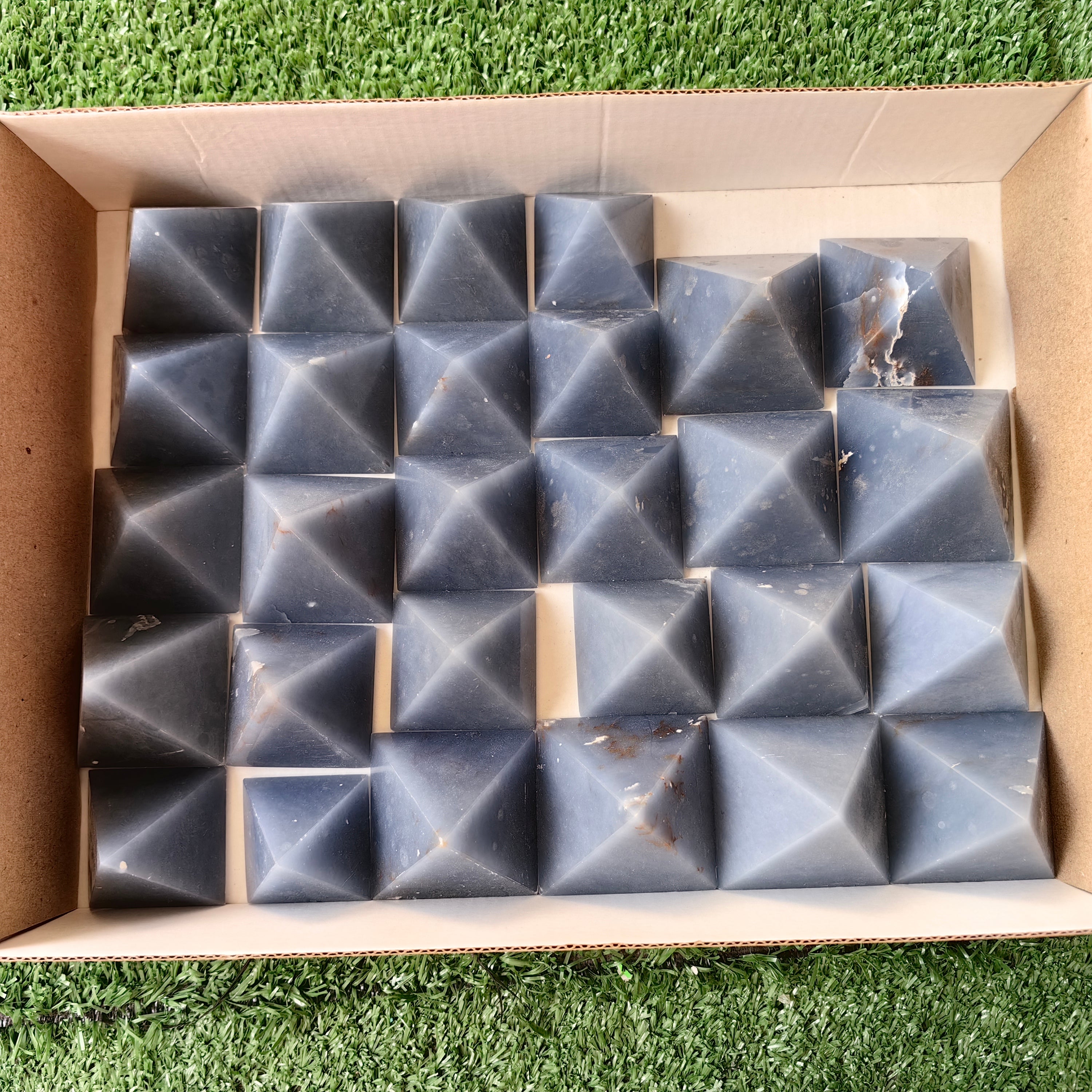 28 pc blue angelite pyramids