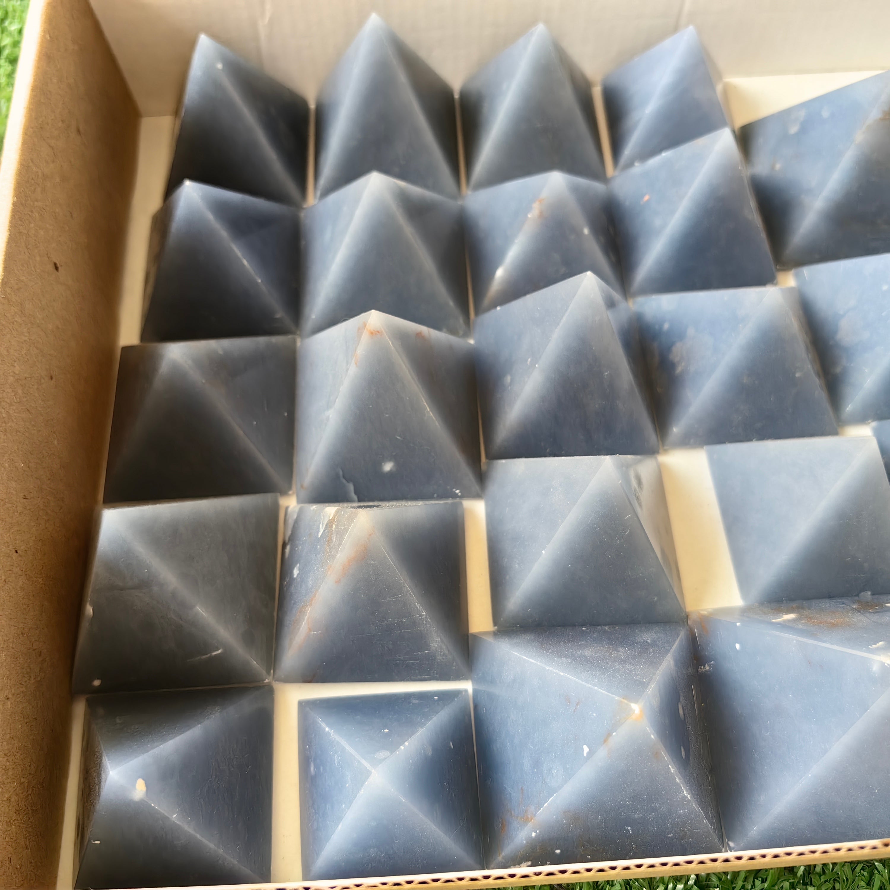 28 pc blue angelite pyramids