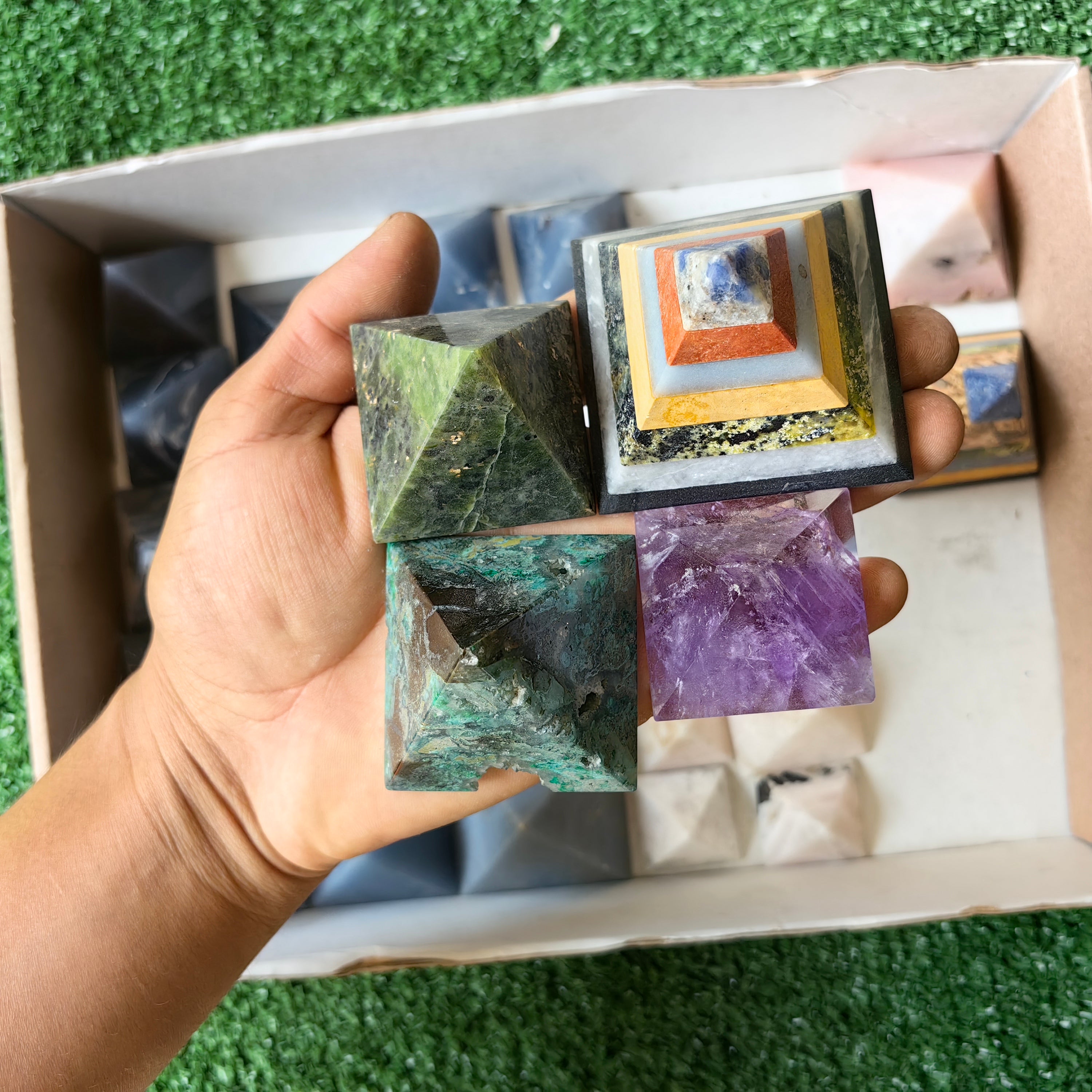 30 pc pyramids mixted in peruvian stones