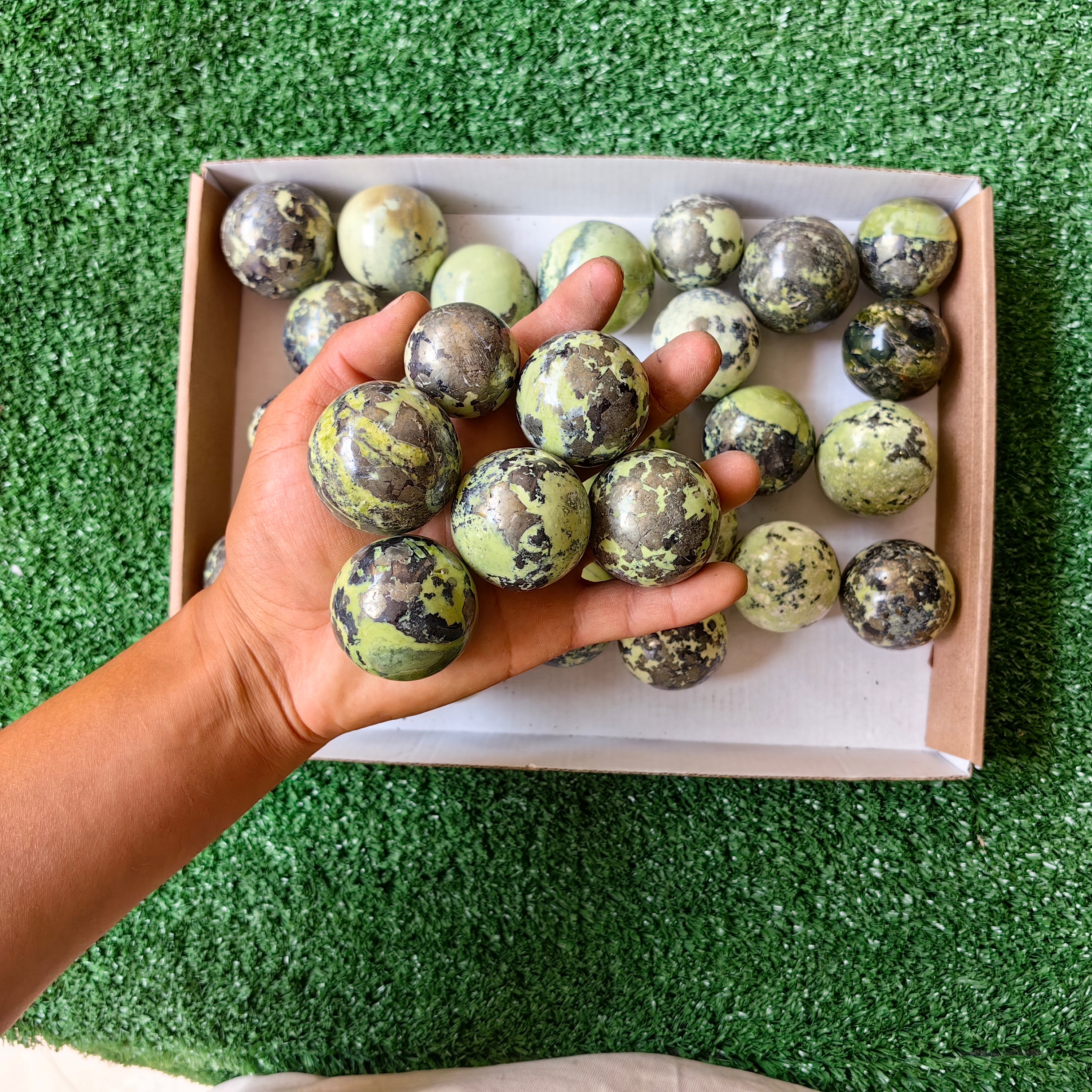 33 pcs serpentine with pyrite spheres