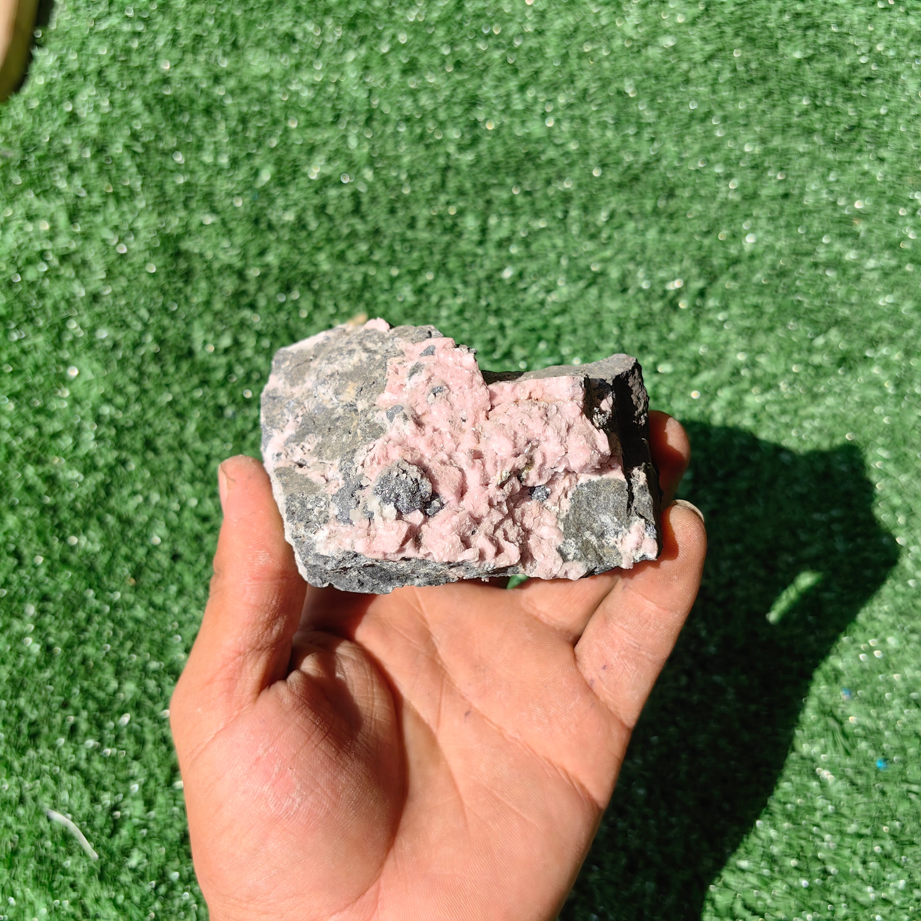 1 pc Rhodonite with Calcite rough