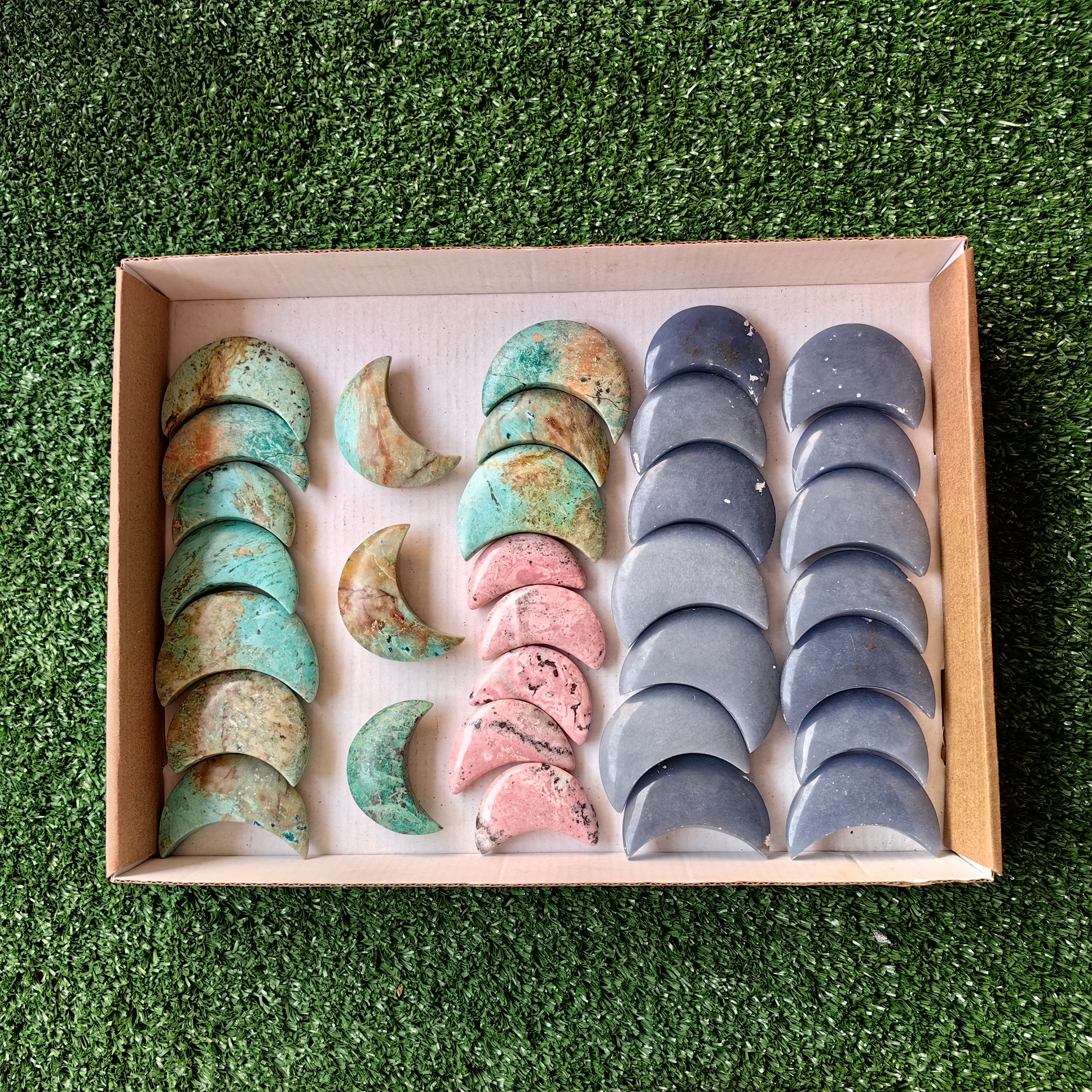 Lot 32 pcs Peruvian Turquoise / Angelite / Rhodonite moon
