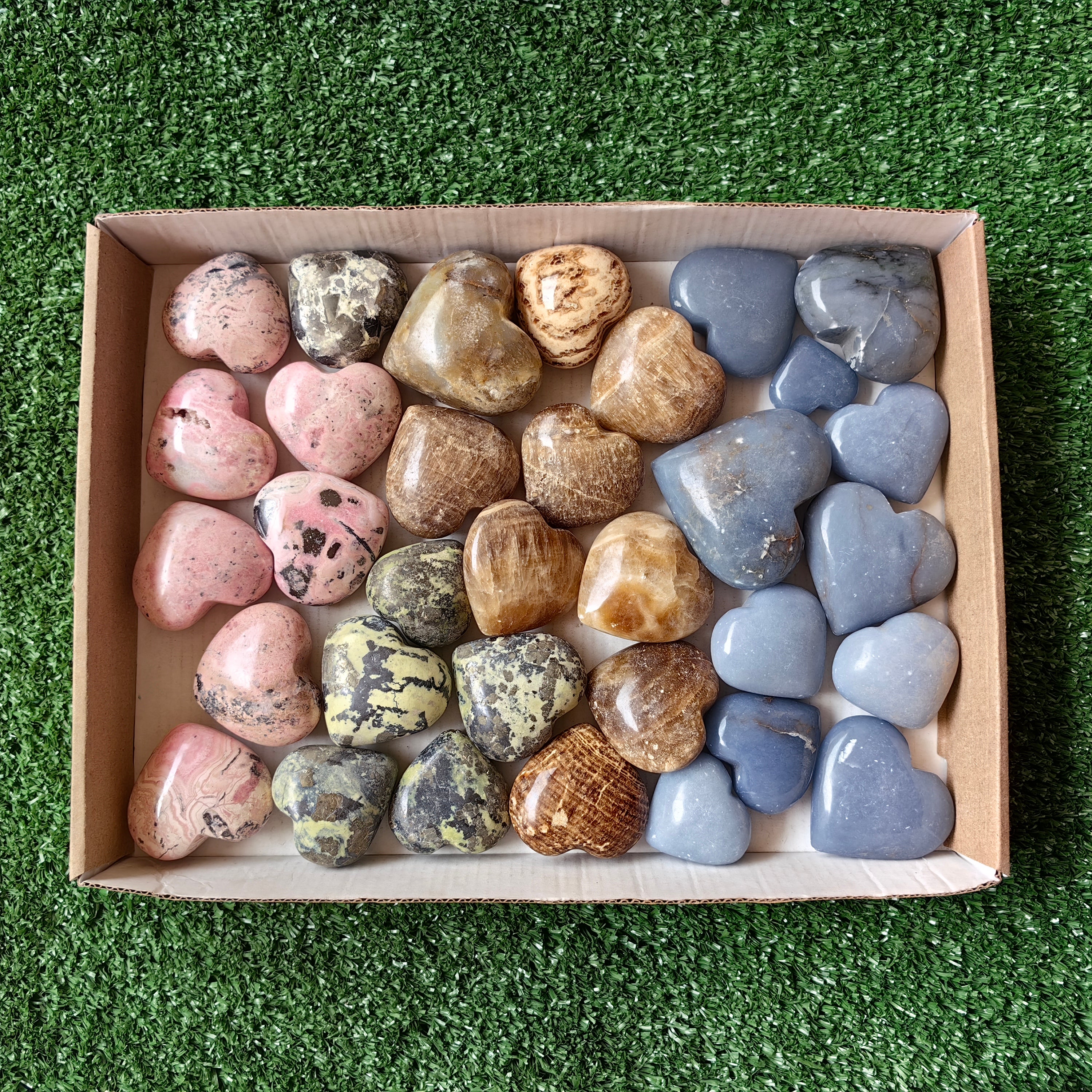 Lot 33 pcs Mixed Heart Stones