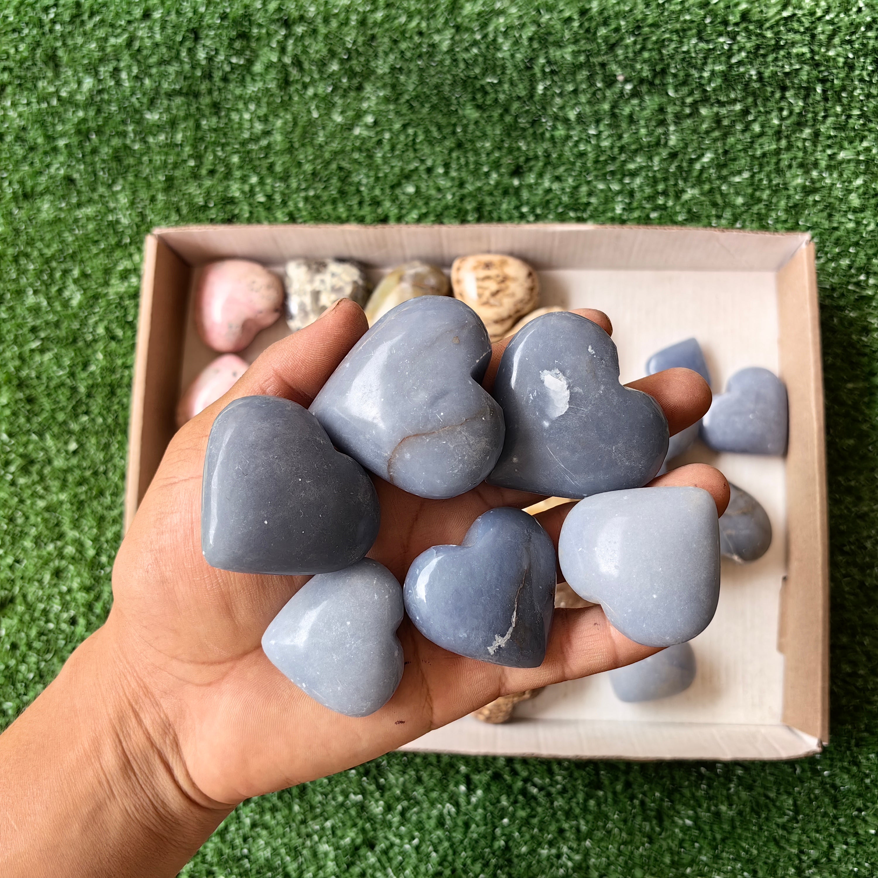 Lot 33 pcs Mixed Heart Stones