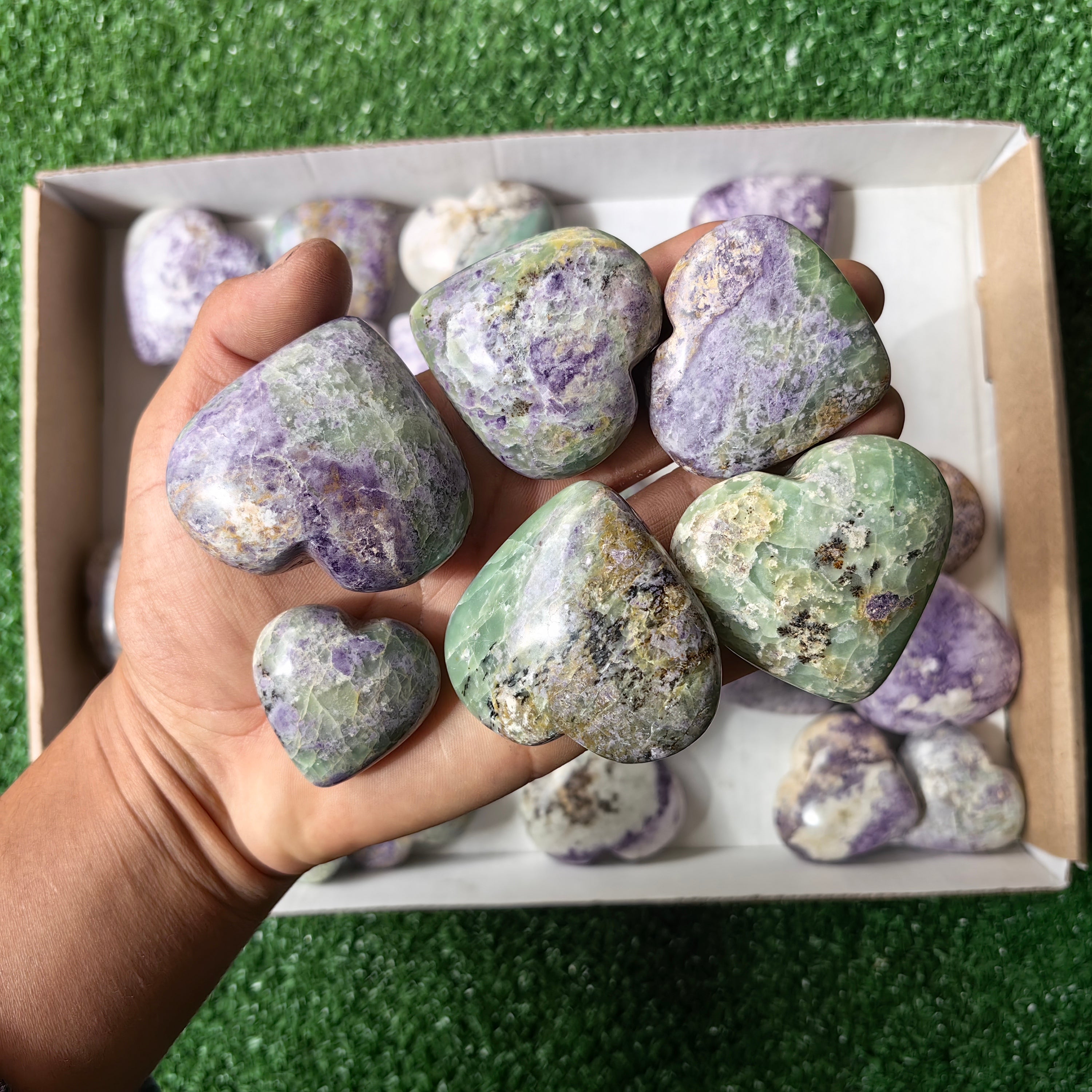 Lot 32 pcs Bolivianite Heart