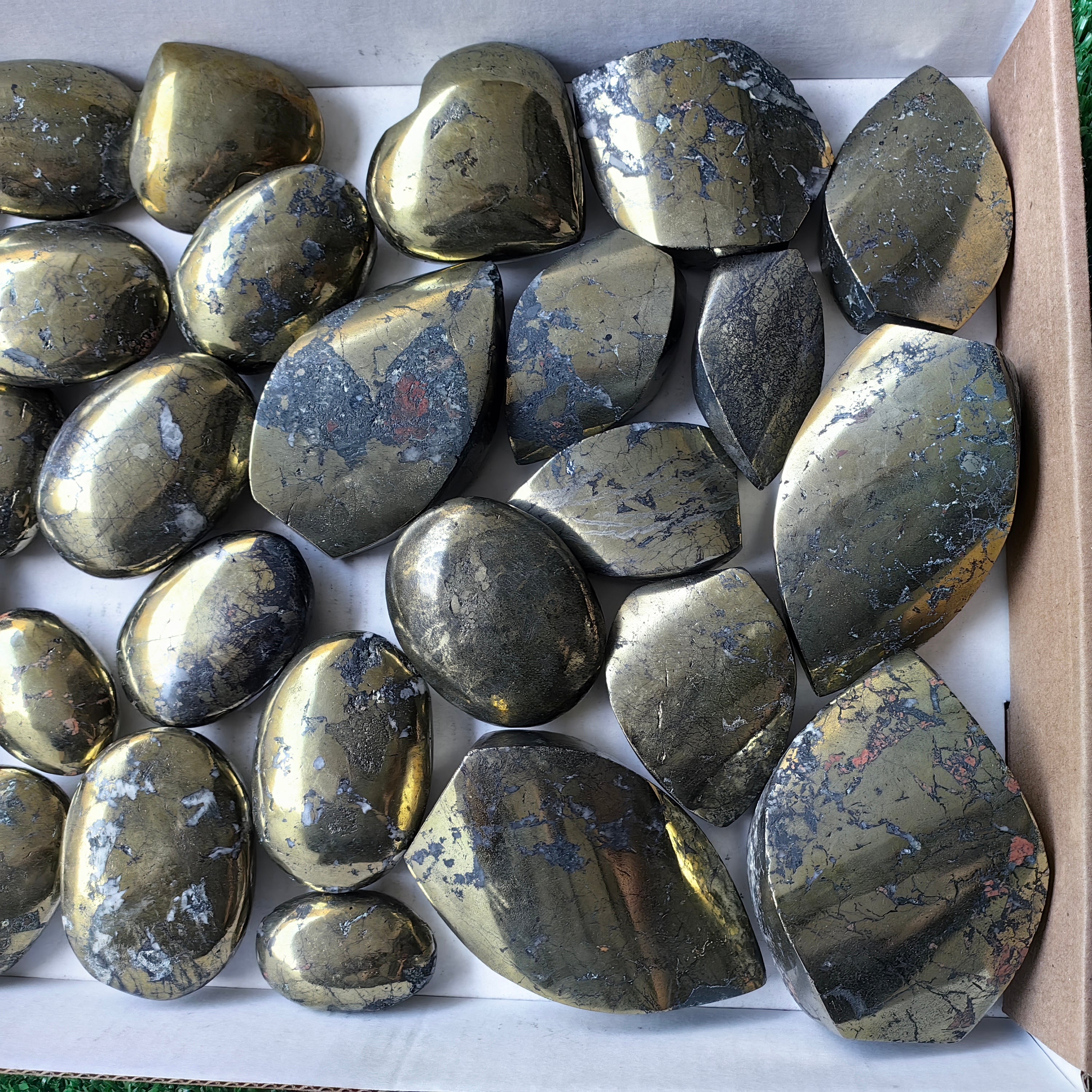 Lot 28 pcs Chalcopyrite Palm and Heart