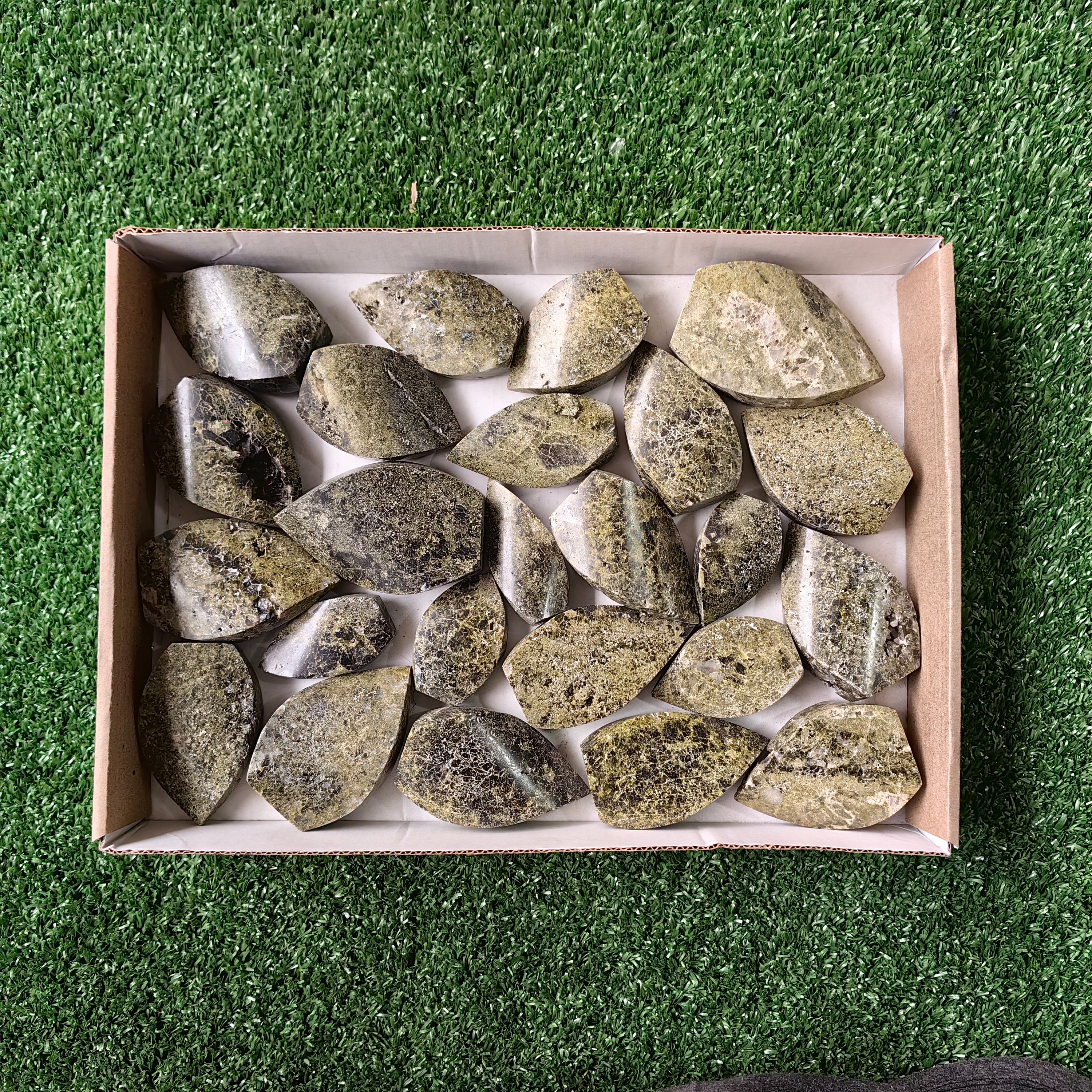 Lot 24 pcs Epidote Flame