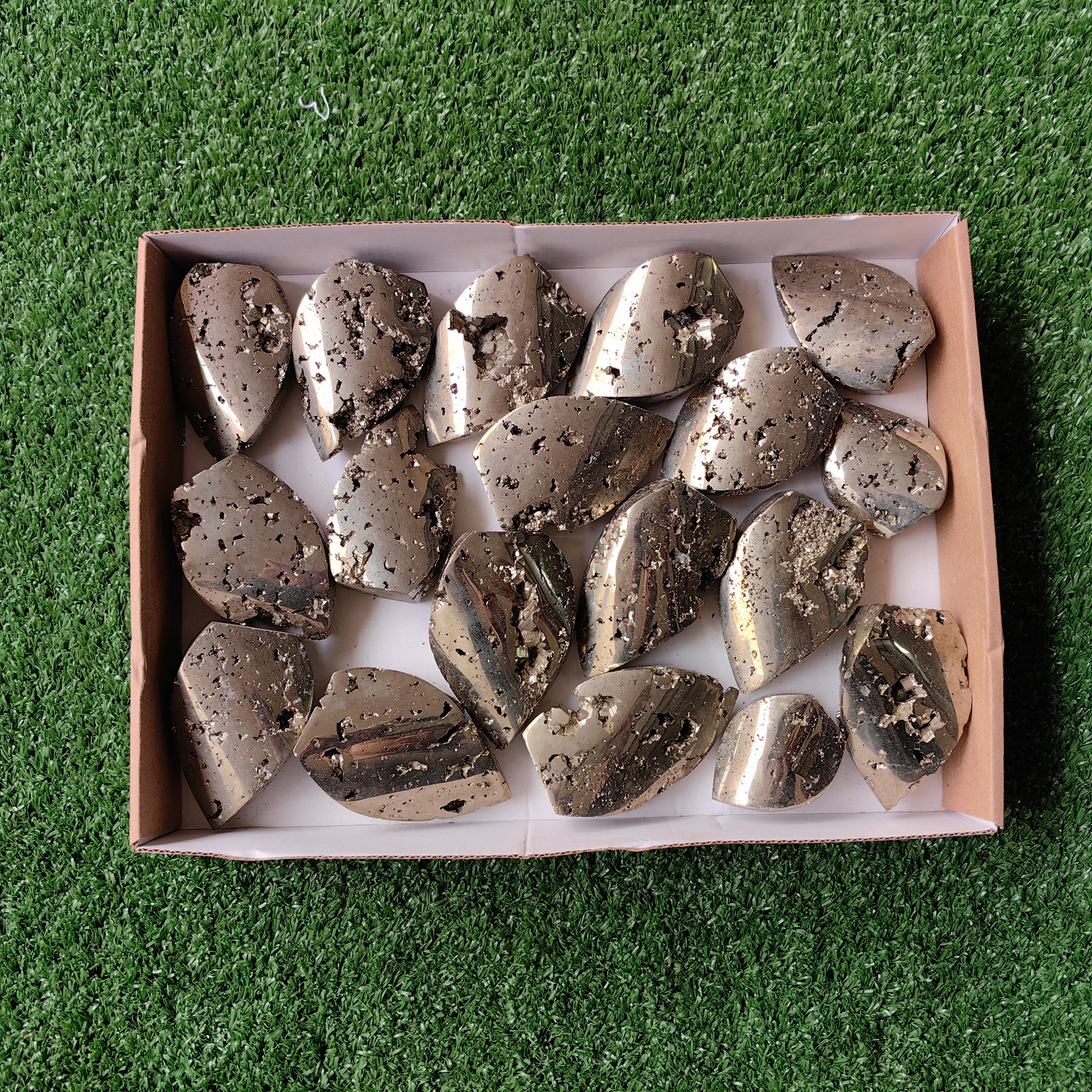 Lot 18 pcs Pyrite Flame