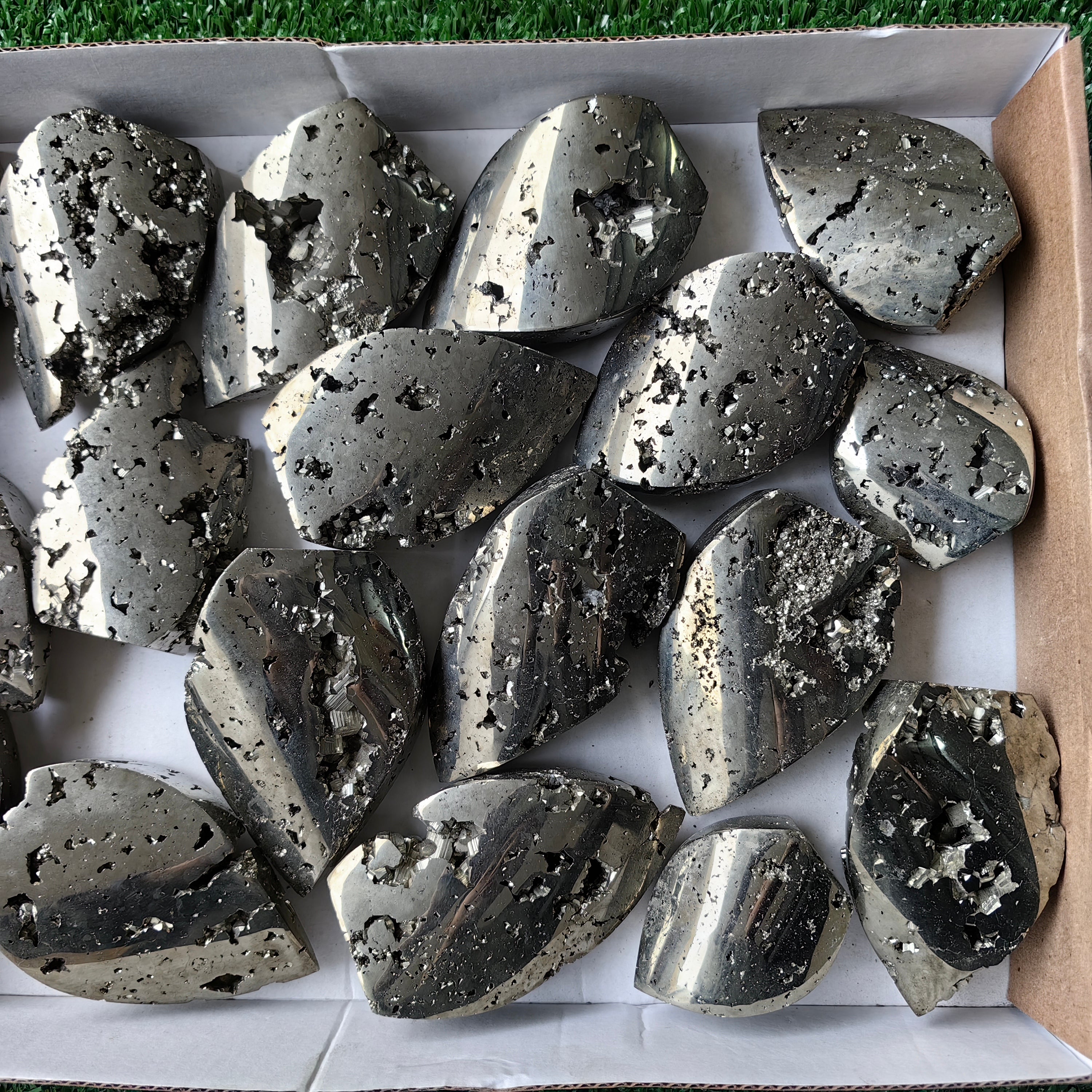 Lot 18 pcs Pyrite Flame