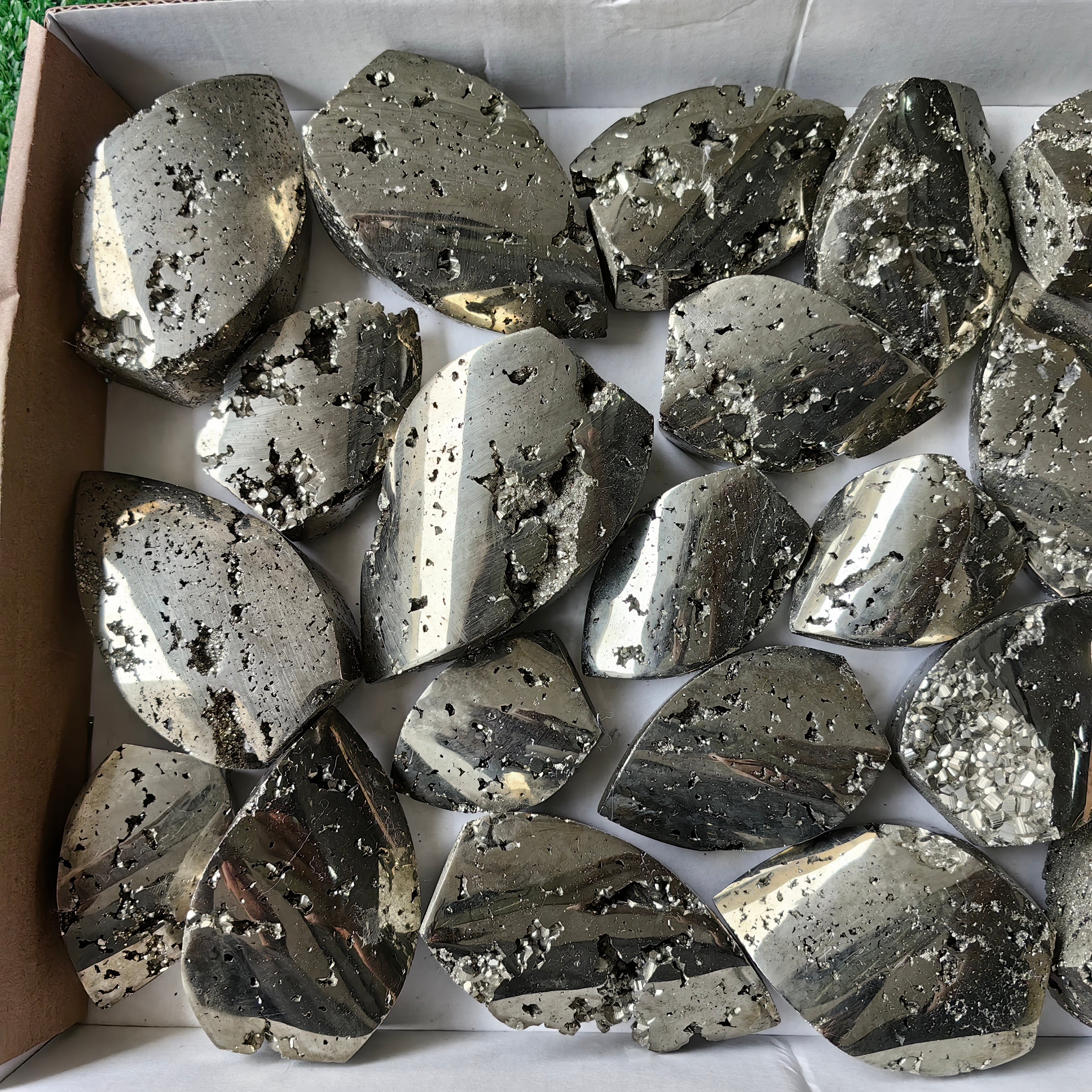 Lot 22 pcs Pyrite Flame