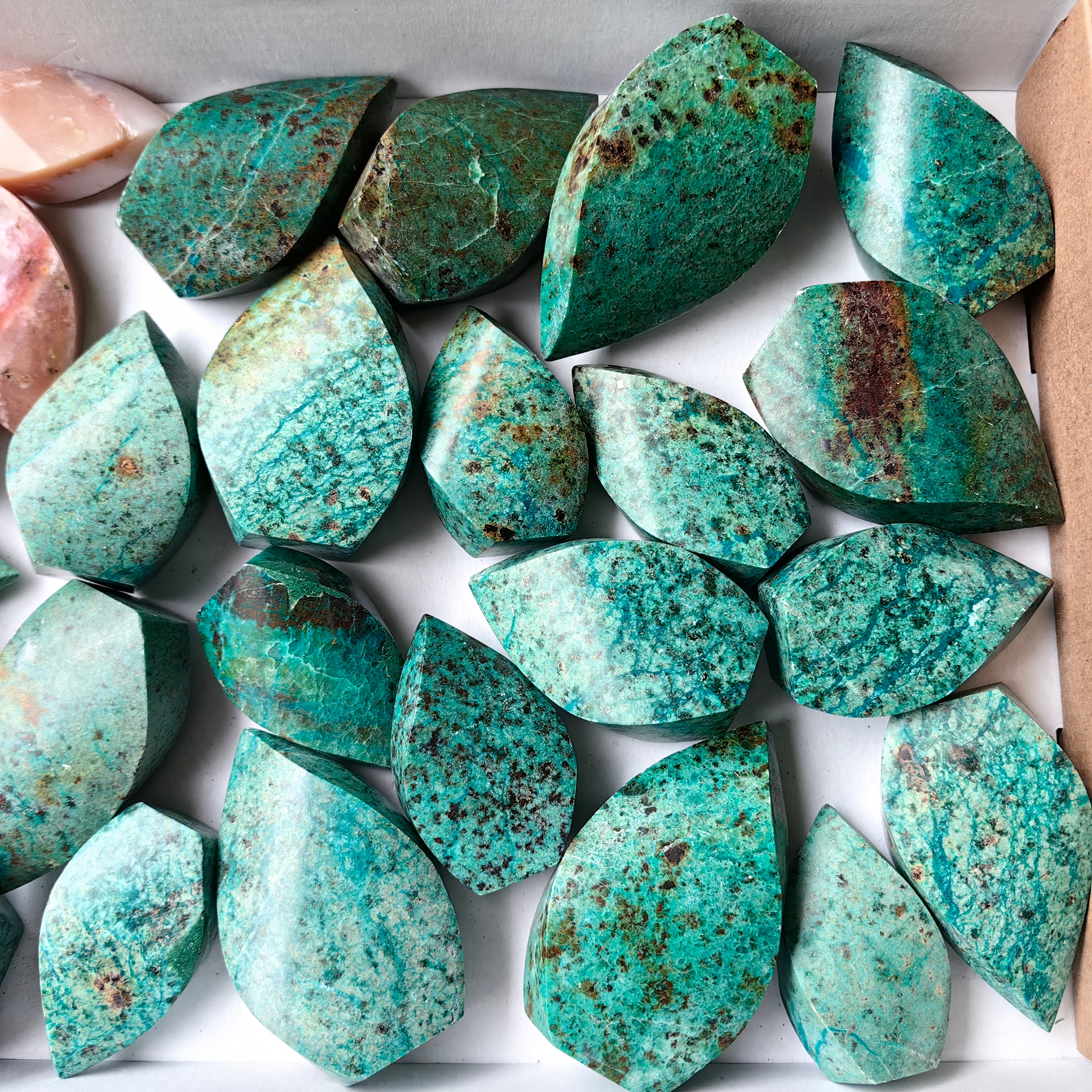Lot 26 pcs Peruvian Turquoise, Pink Opal Flame