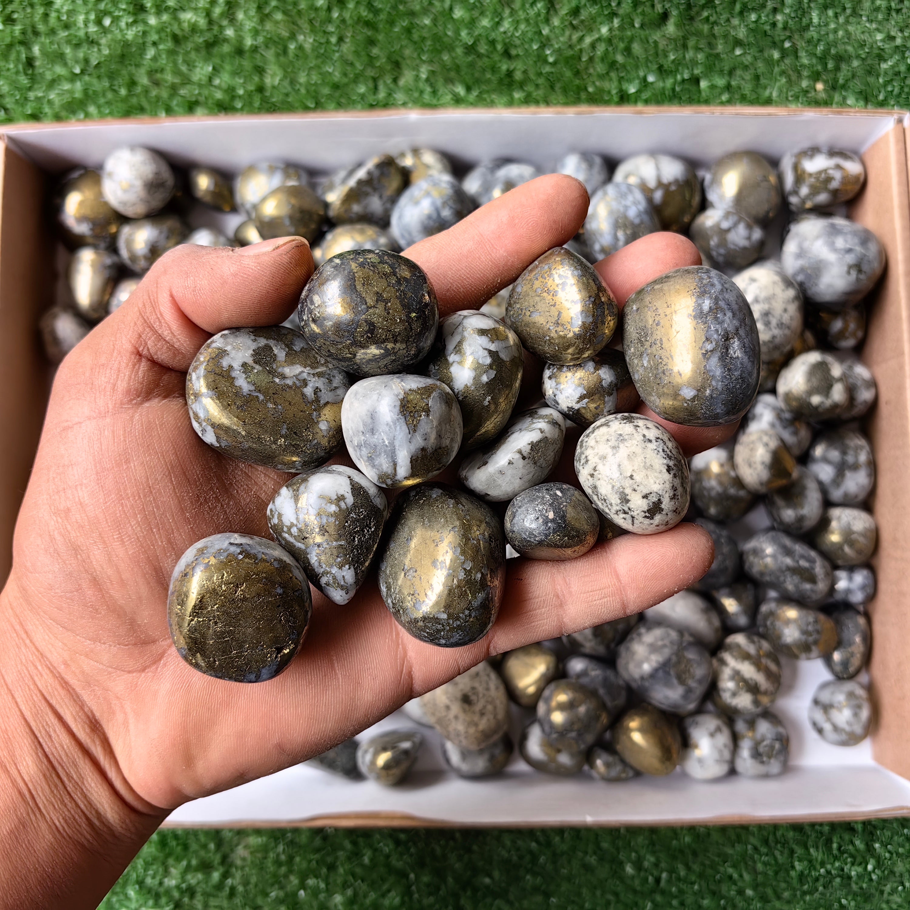 Lot 2.8 kg Chalcopyrite on Quartz Tumbled