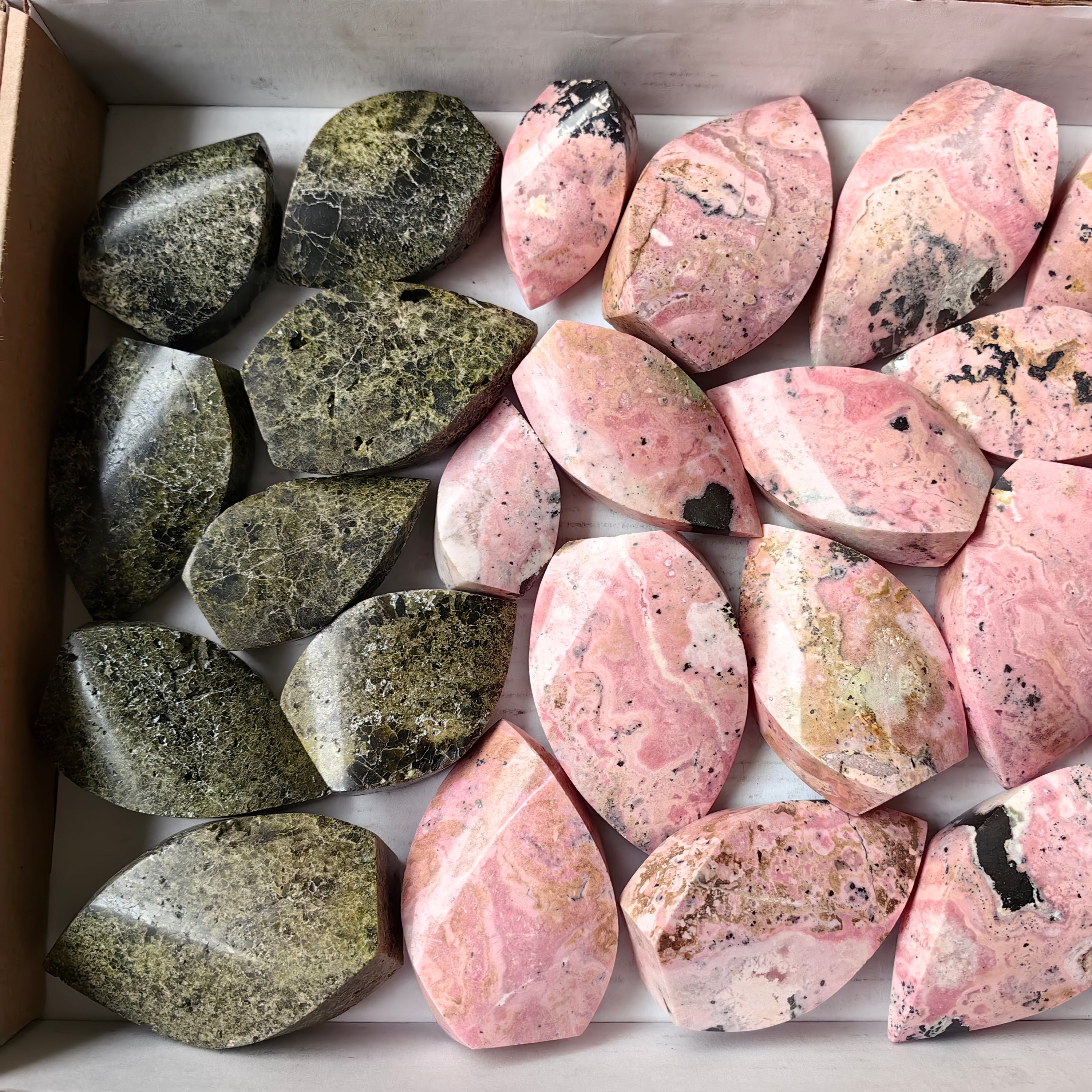 Lot 25 pcs Epidote, Rhodonite Flame