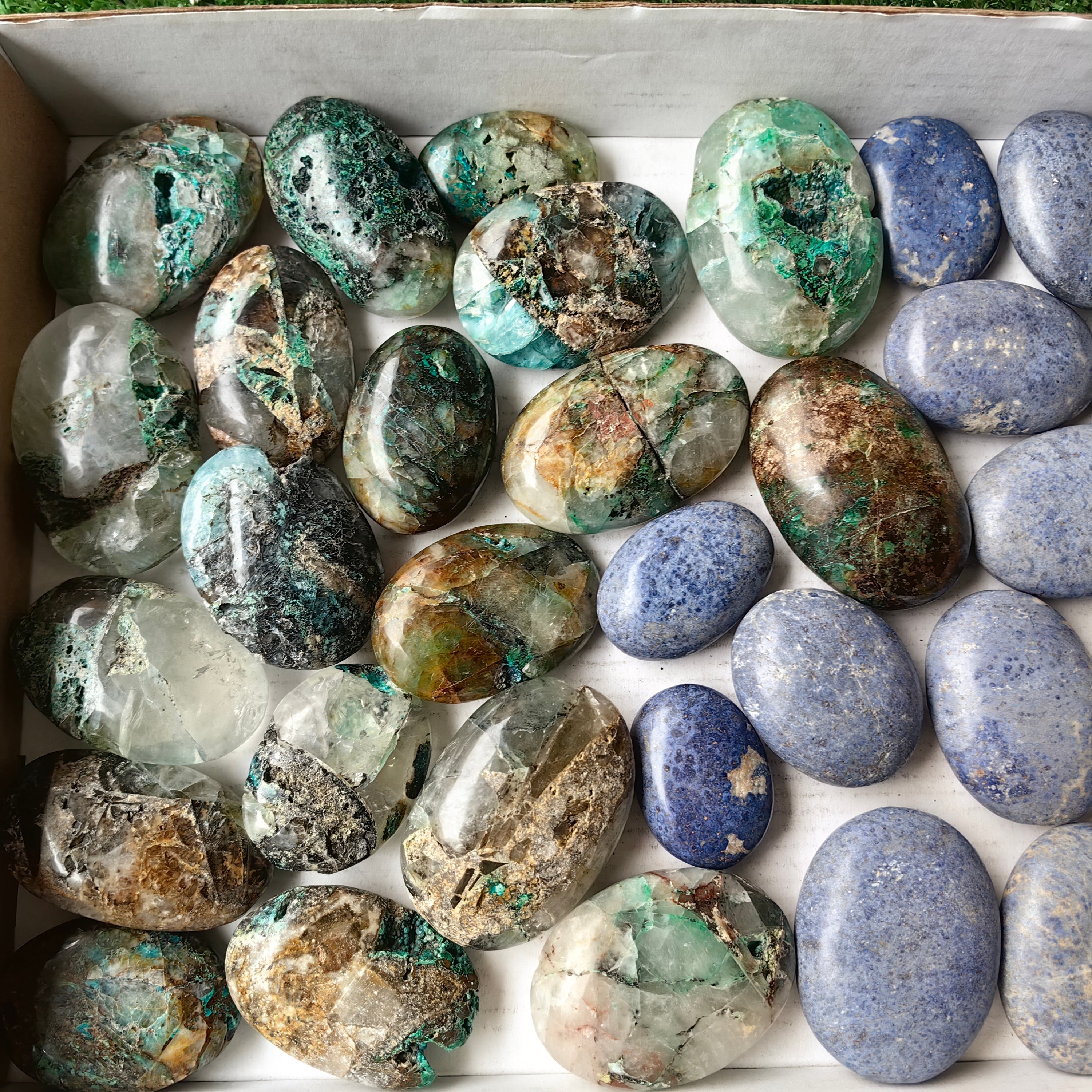Lot 34 pcs Quantum Quattro, Dumortierite Palm