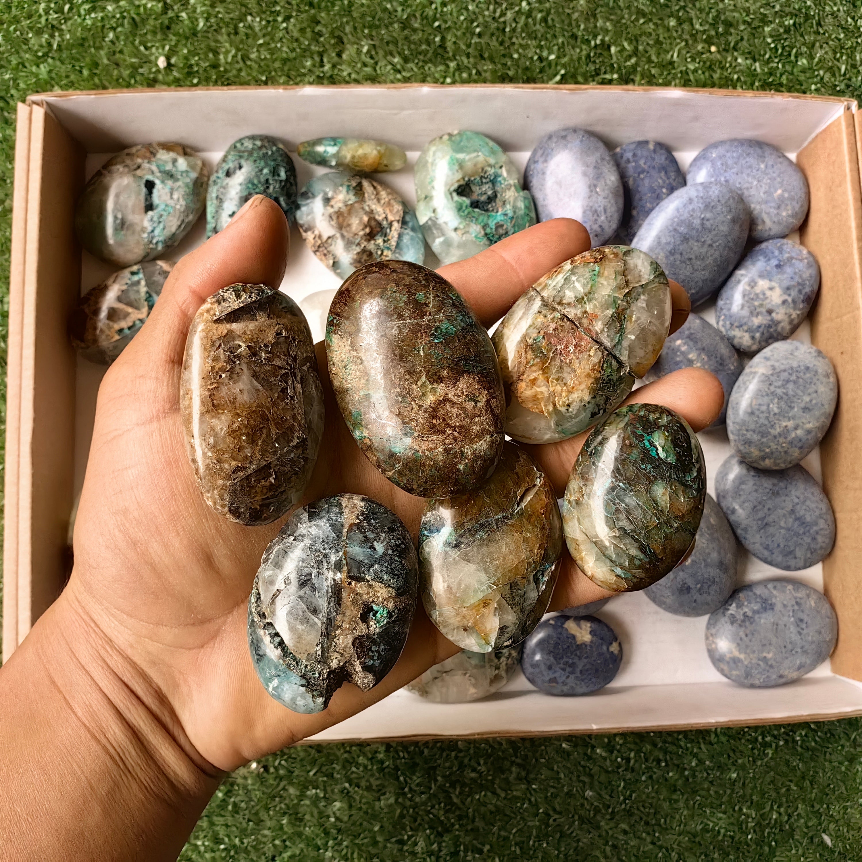 Lot 34 pcs Quantum Quattro, Dumortierite Palm