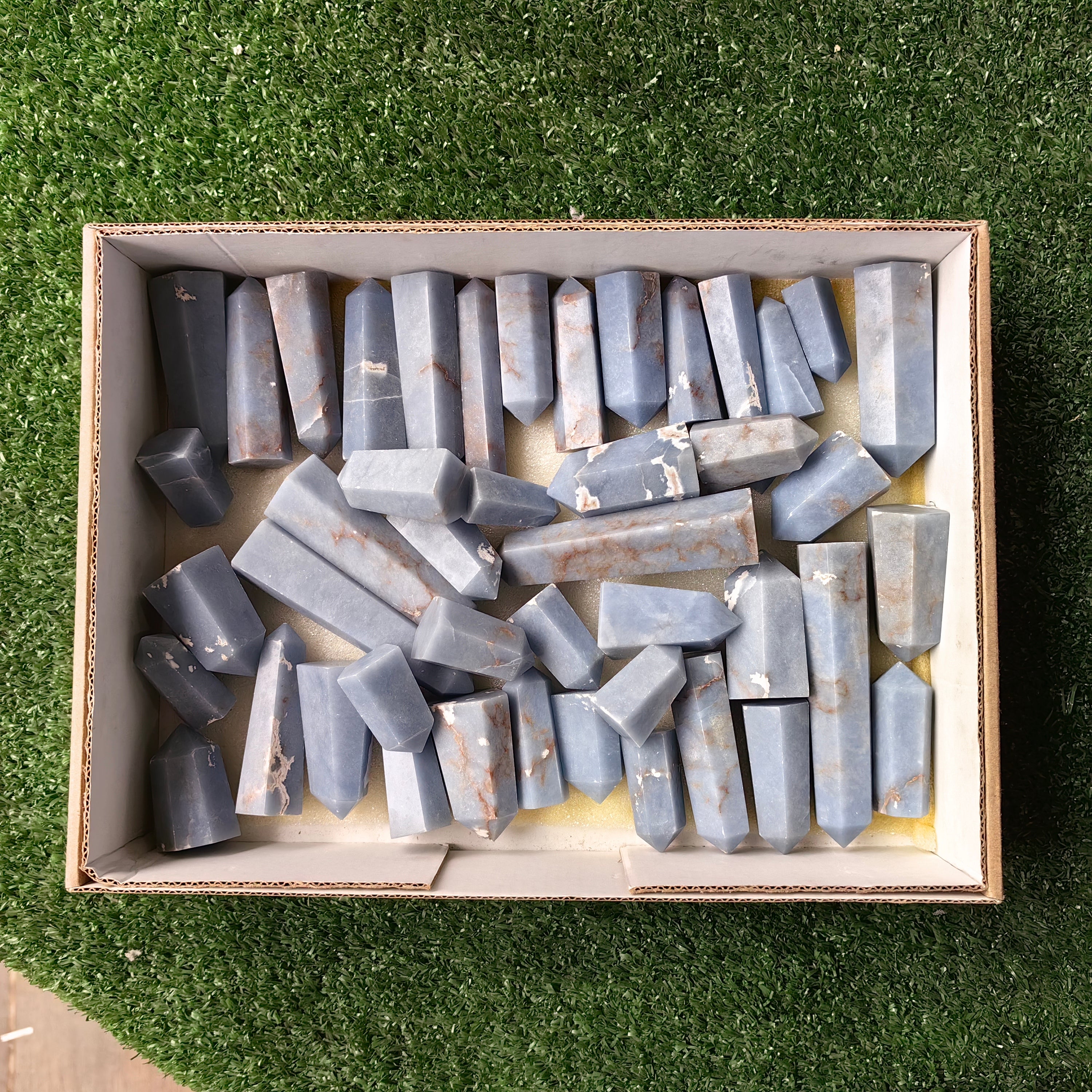 Lot 46 pcs Angelite Tower – INKA MINERALS PERU