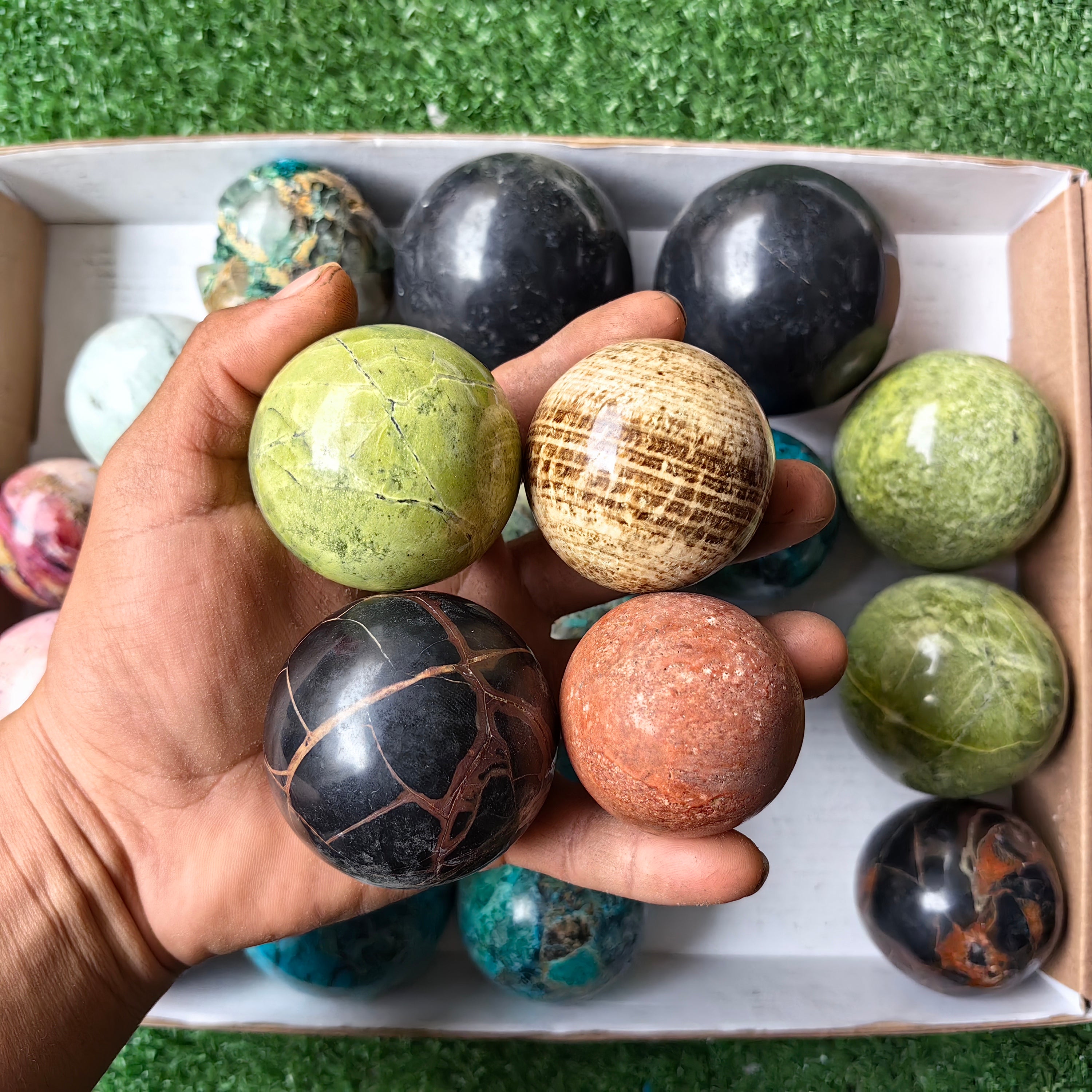 Lot 23 pcs Mixed Stone Spheres