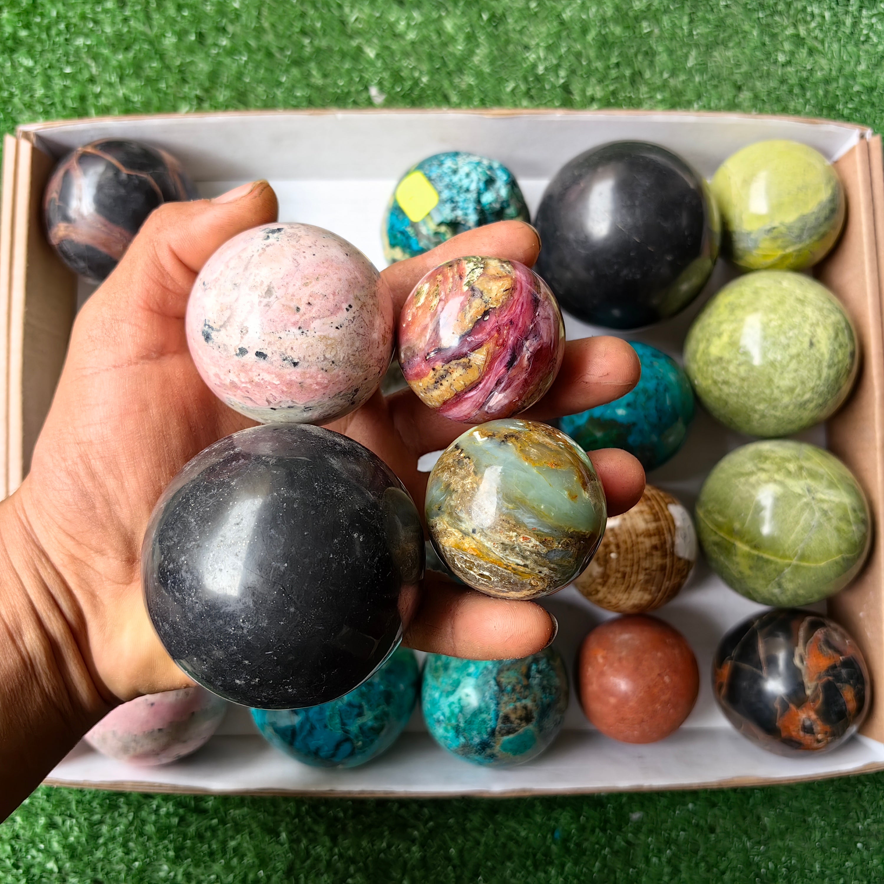 Lot 23 pcs Mixed Stone Spheres