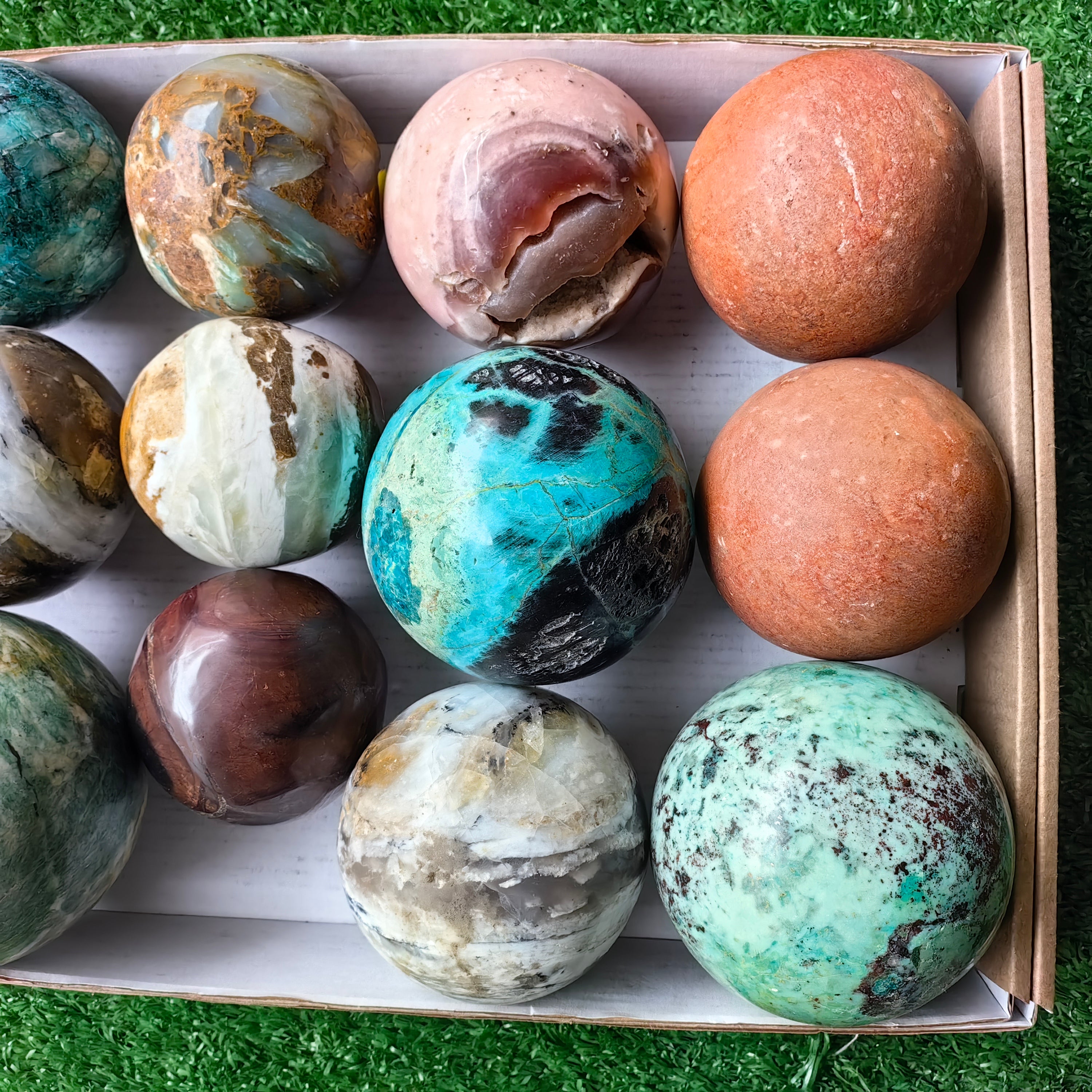 Lot 12 pcs Mixed Stone Spheres