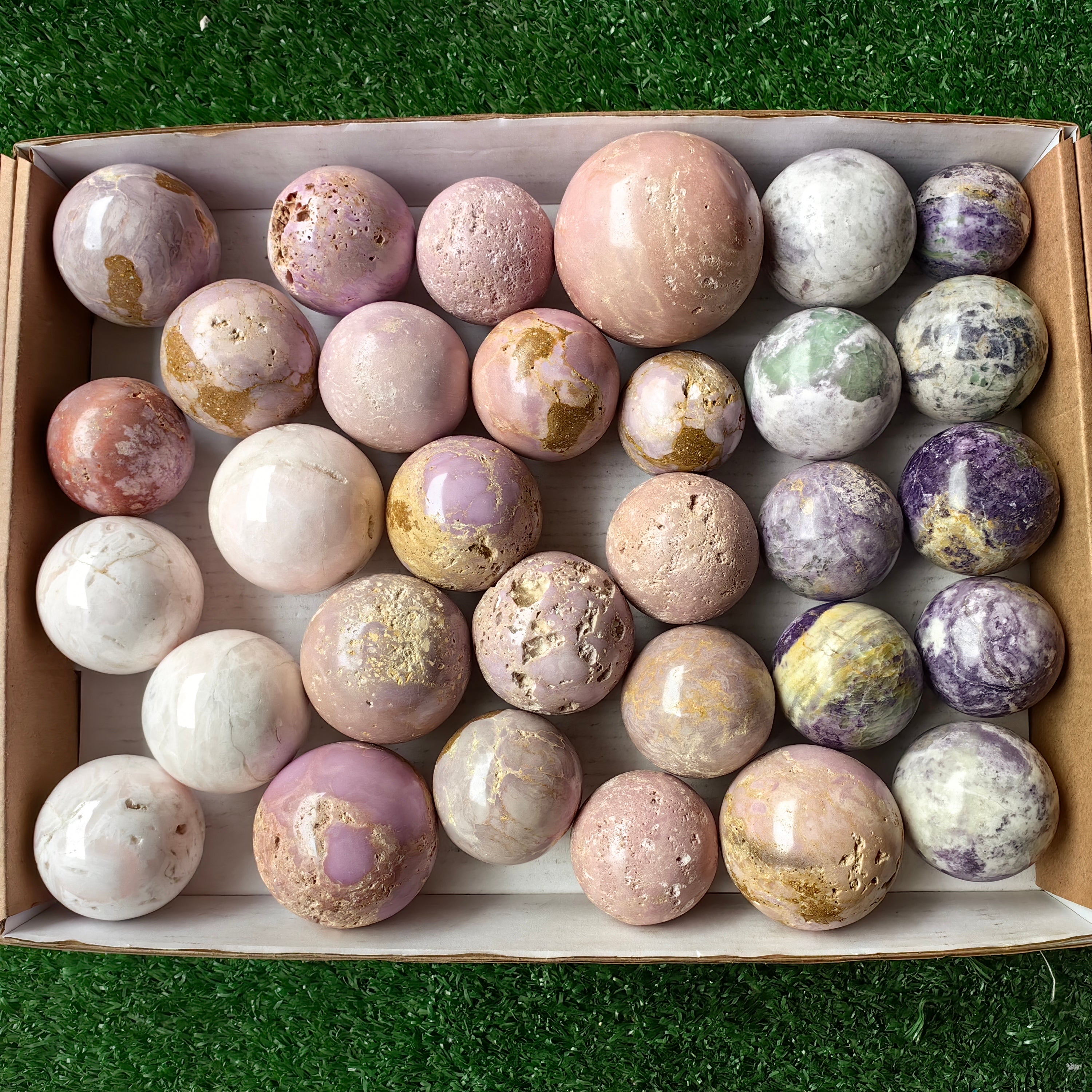 Lot 31 pcs Mixed Stone Spheres