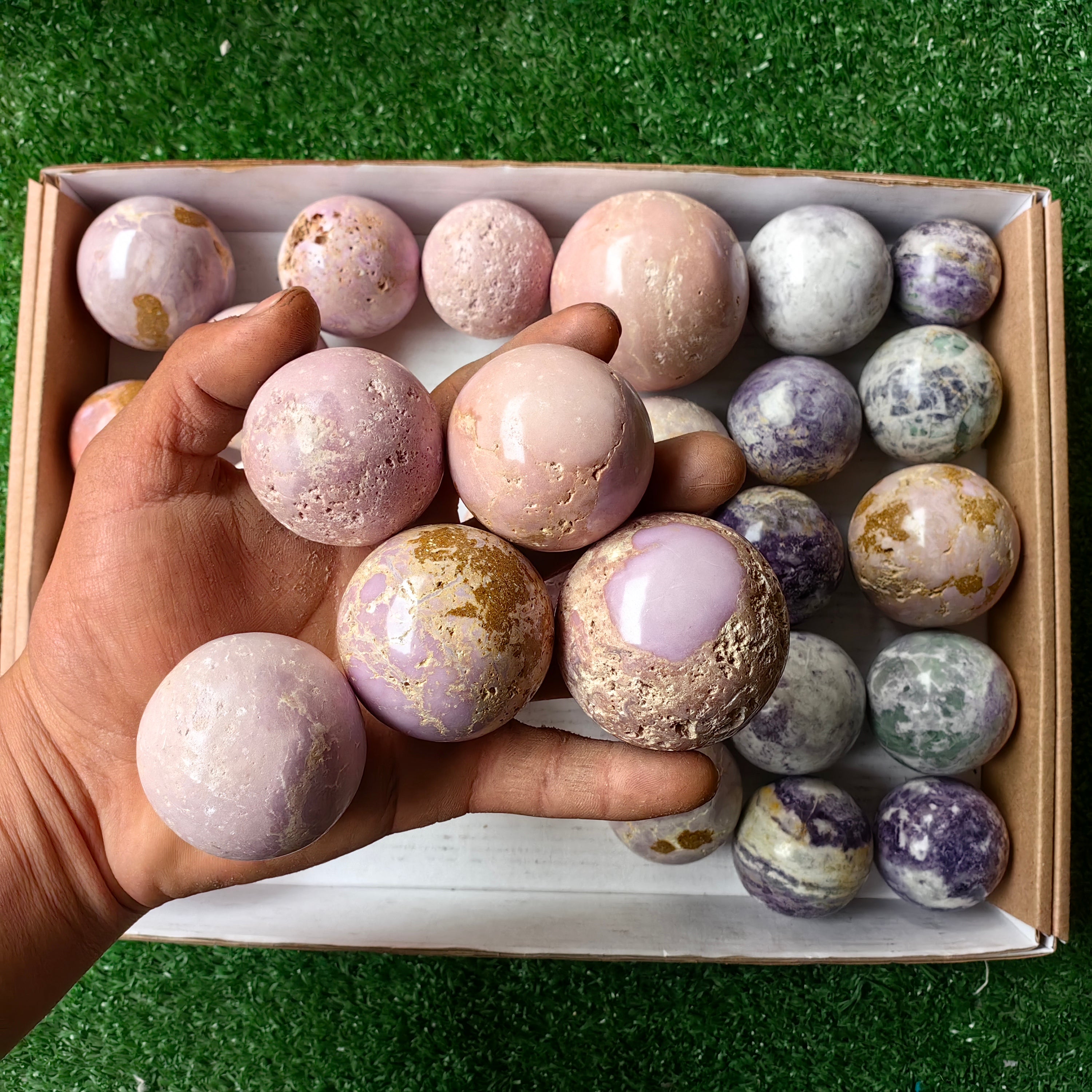 Lot 31 pcs Mixed Stone Spheres