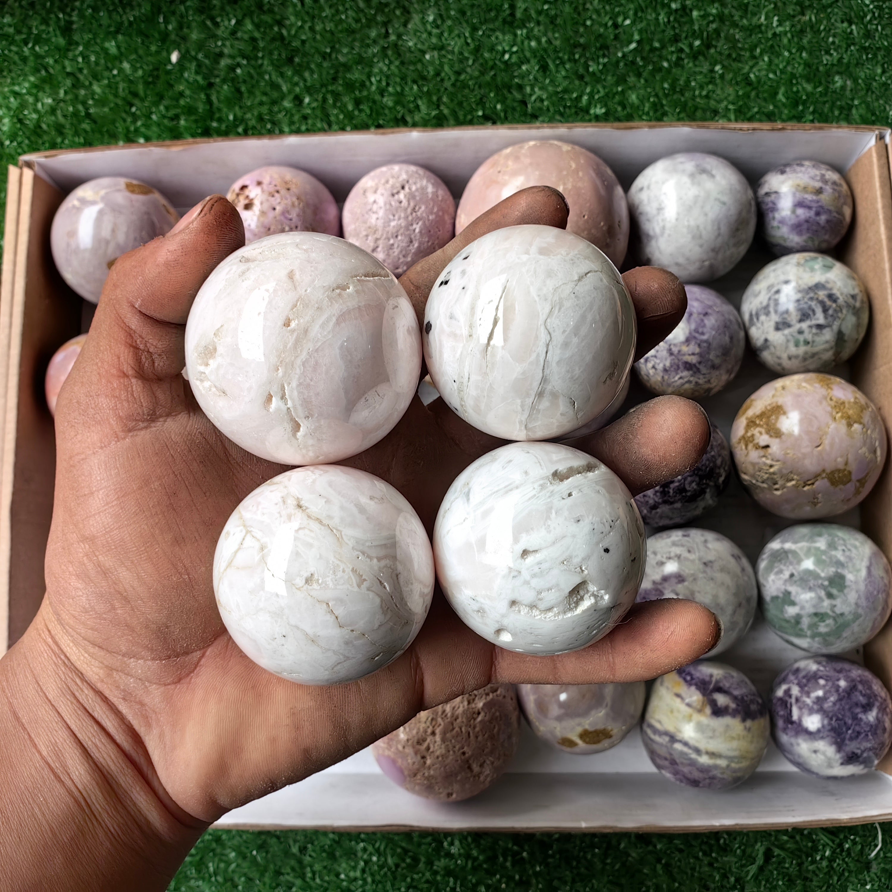 Lot 31 pcs Mixed Stone Spheres