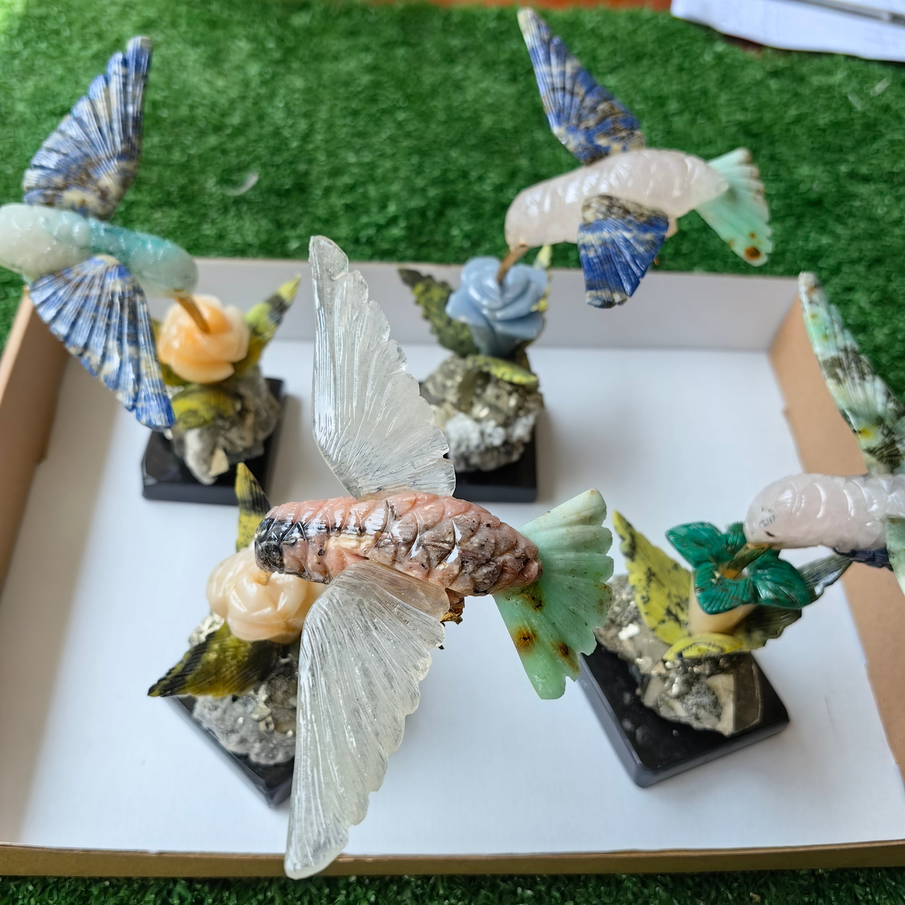 Lot 4 pcs hummingbird mixted stones