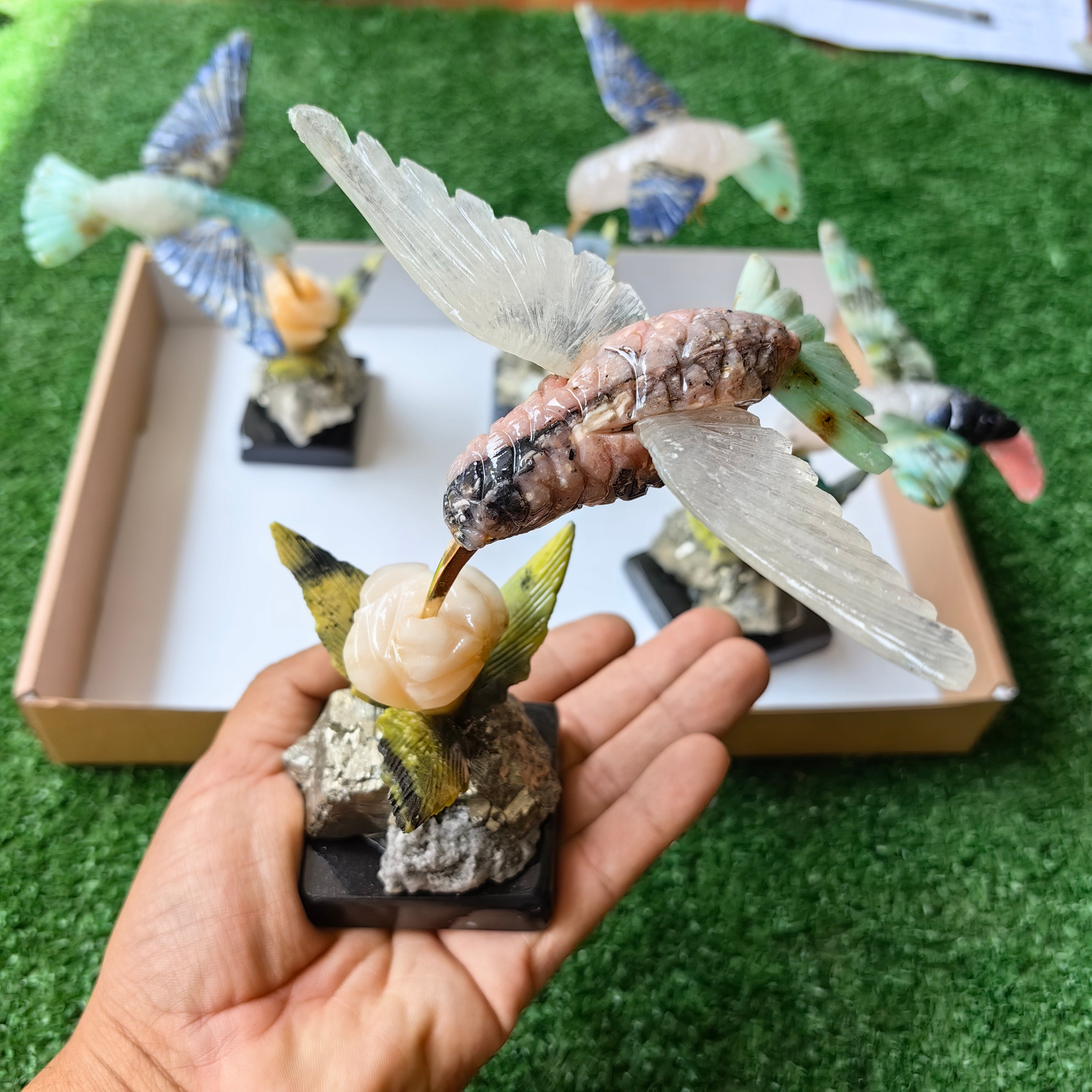 Lot 4 pcs hummingbird mixted stones