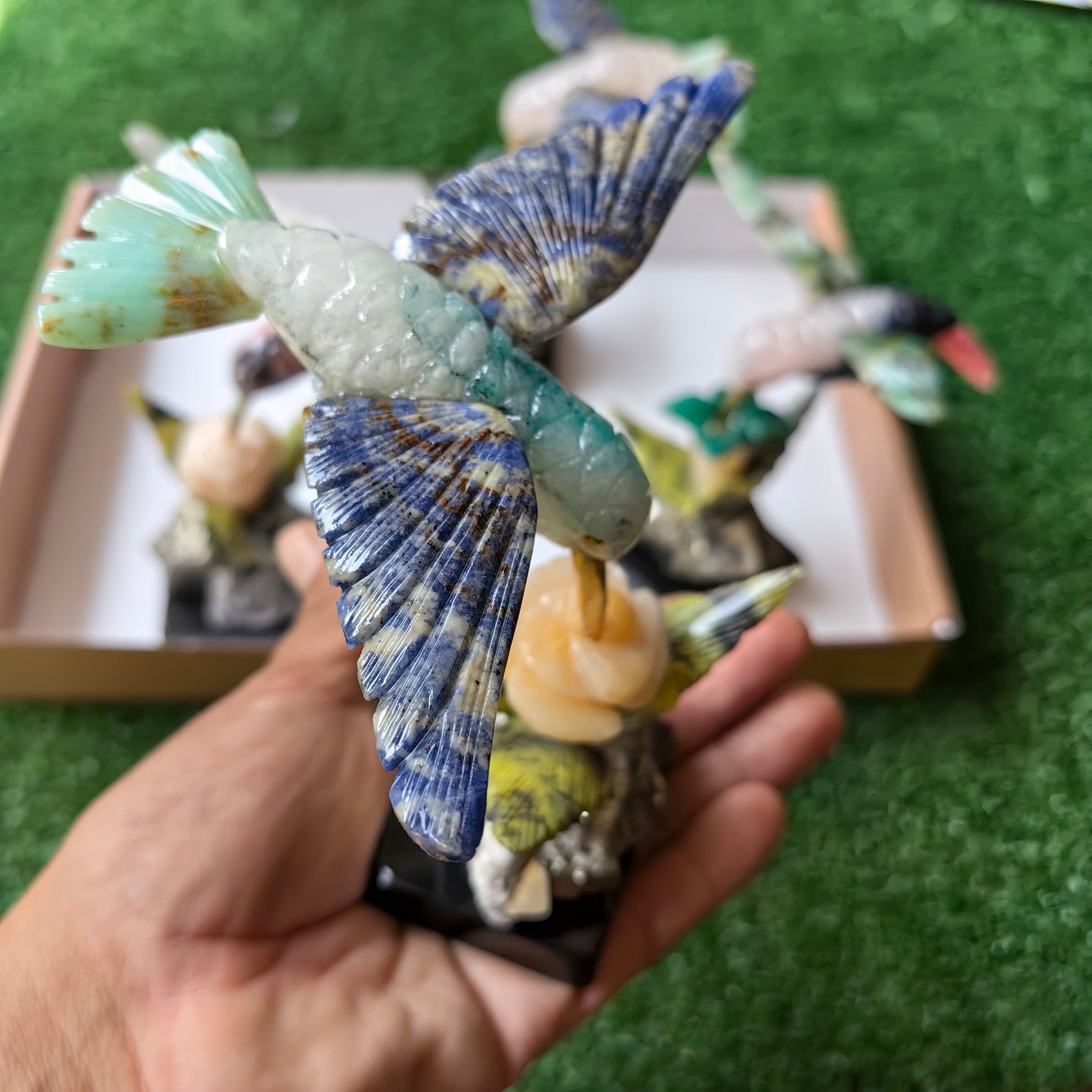 Lot 4 pcs hummingbird mixted stones