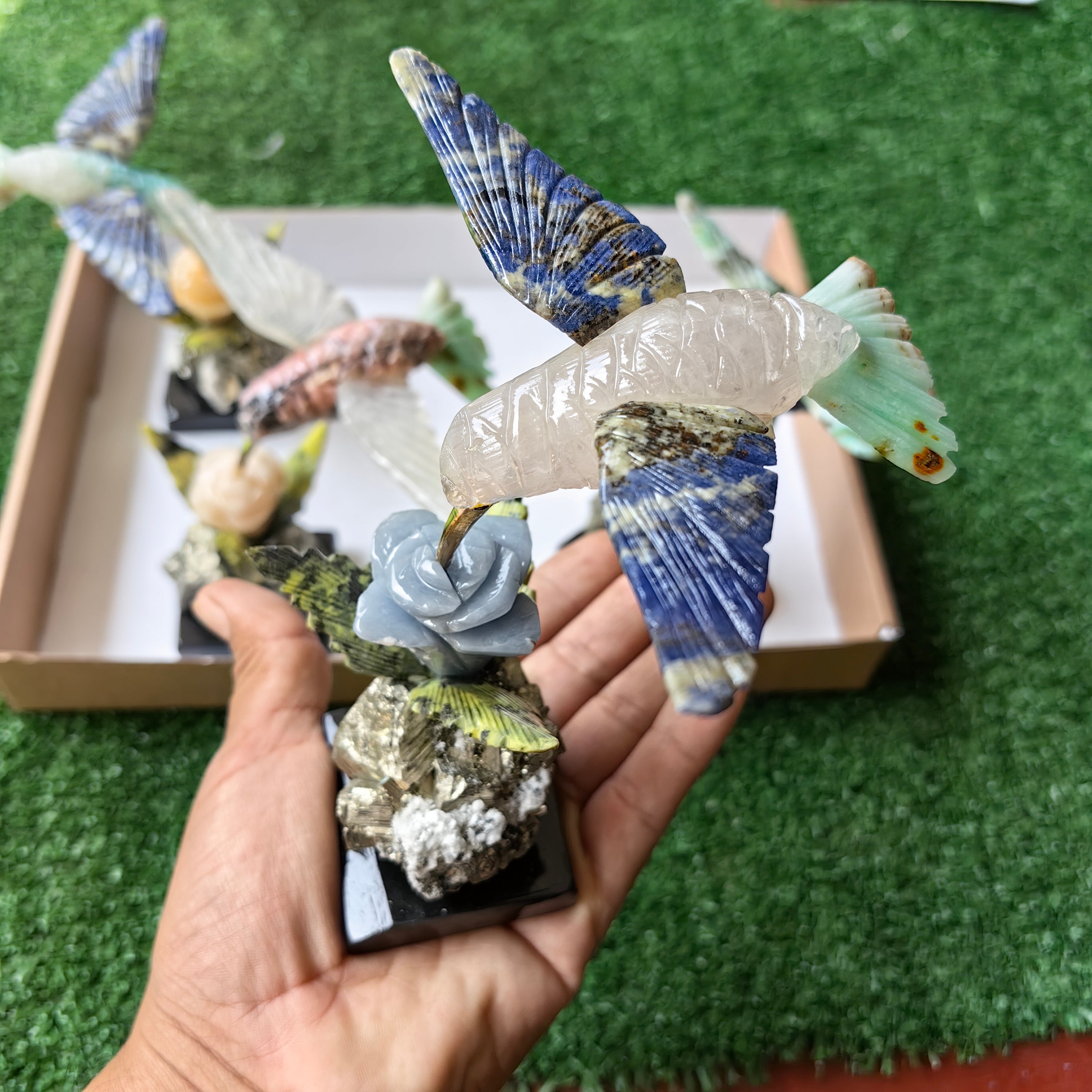 Lot 4 pcs hummingbird mixted stones