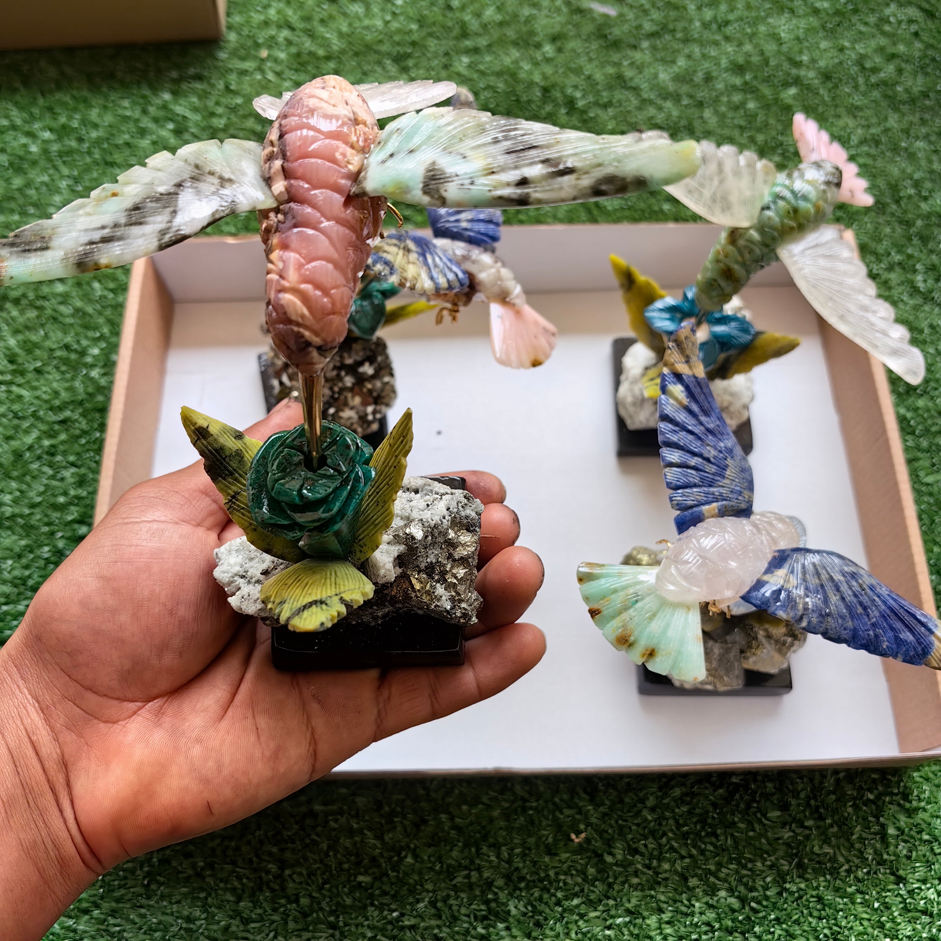 Lot 4 pcs hummingbird mixted stones