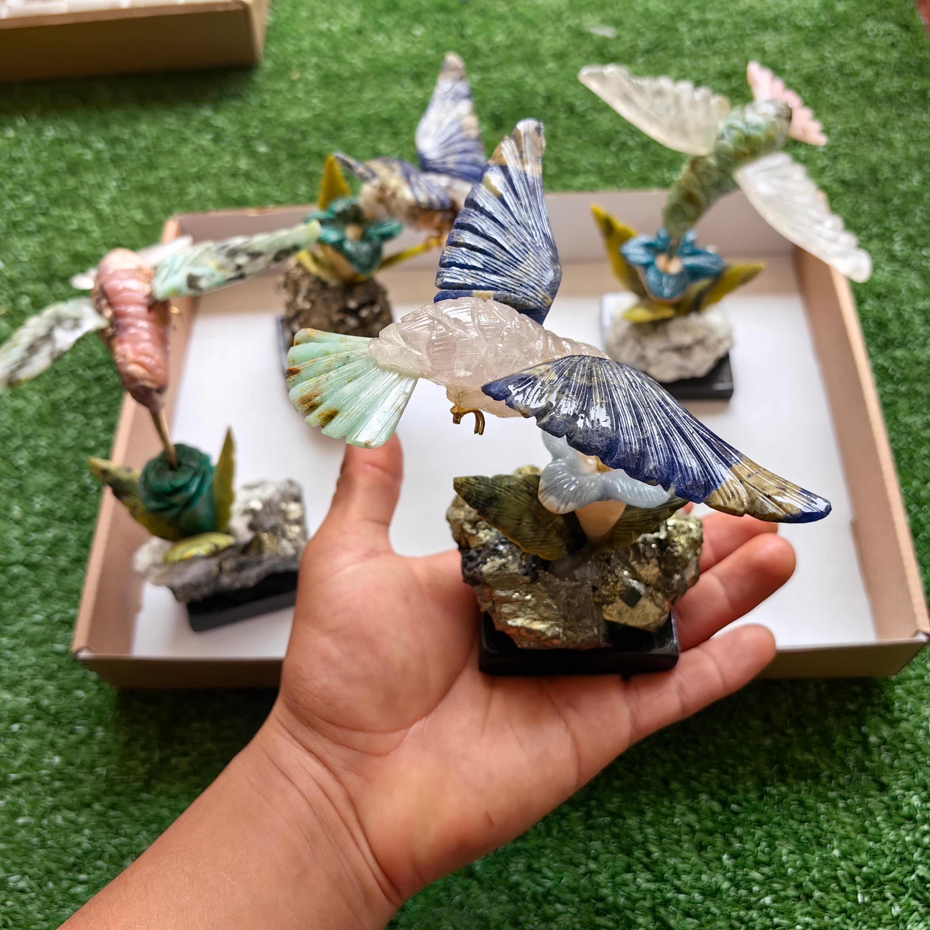 Lot 4 pcs hummingbird mixted stones