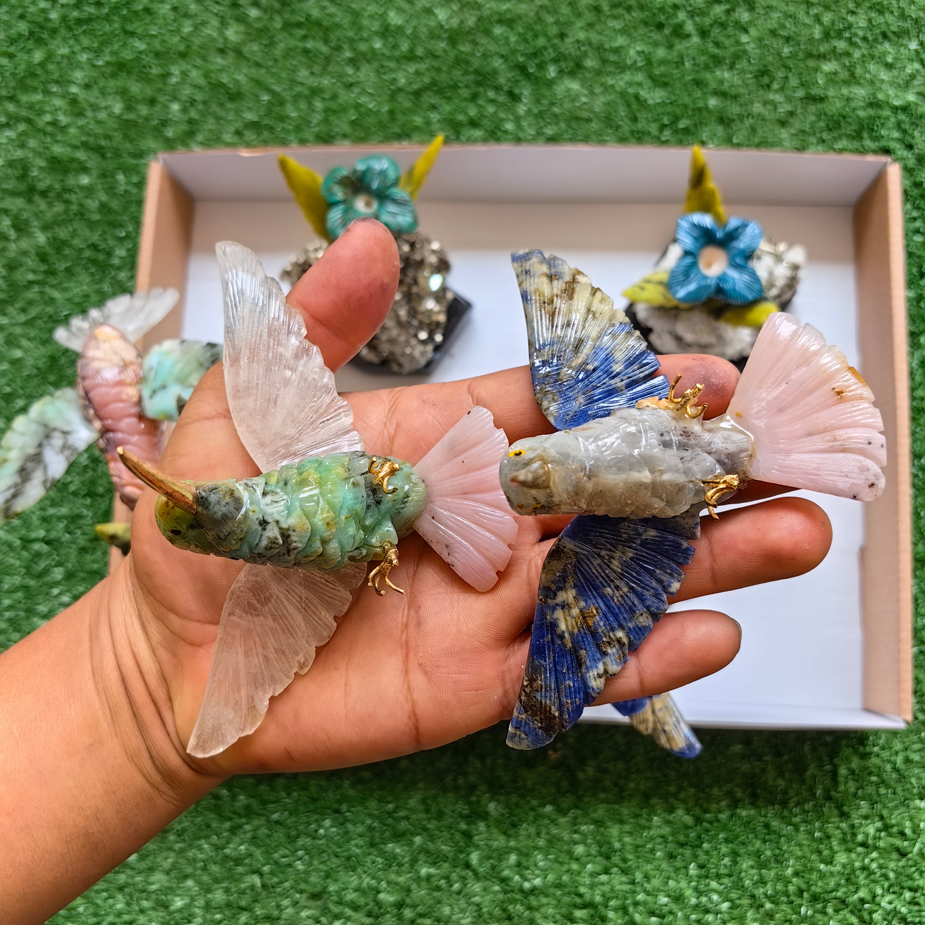 Lot 4 pcs hummingbird mixted stones