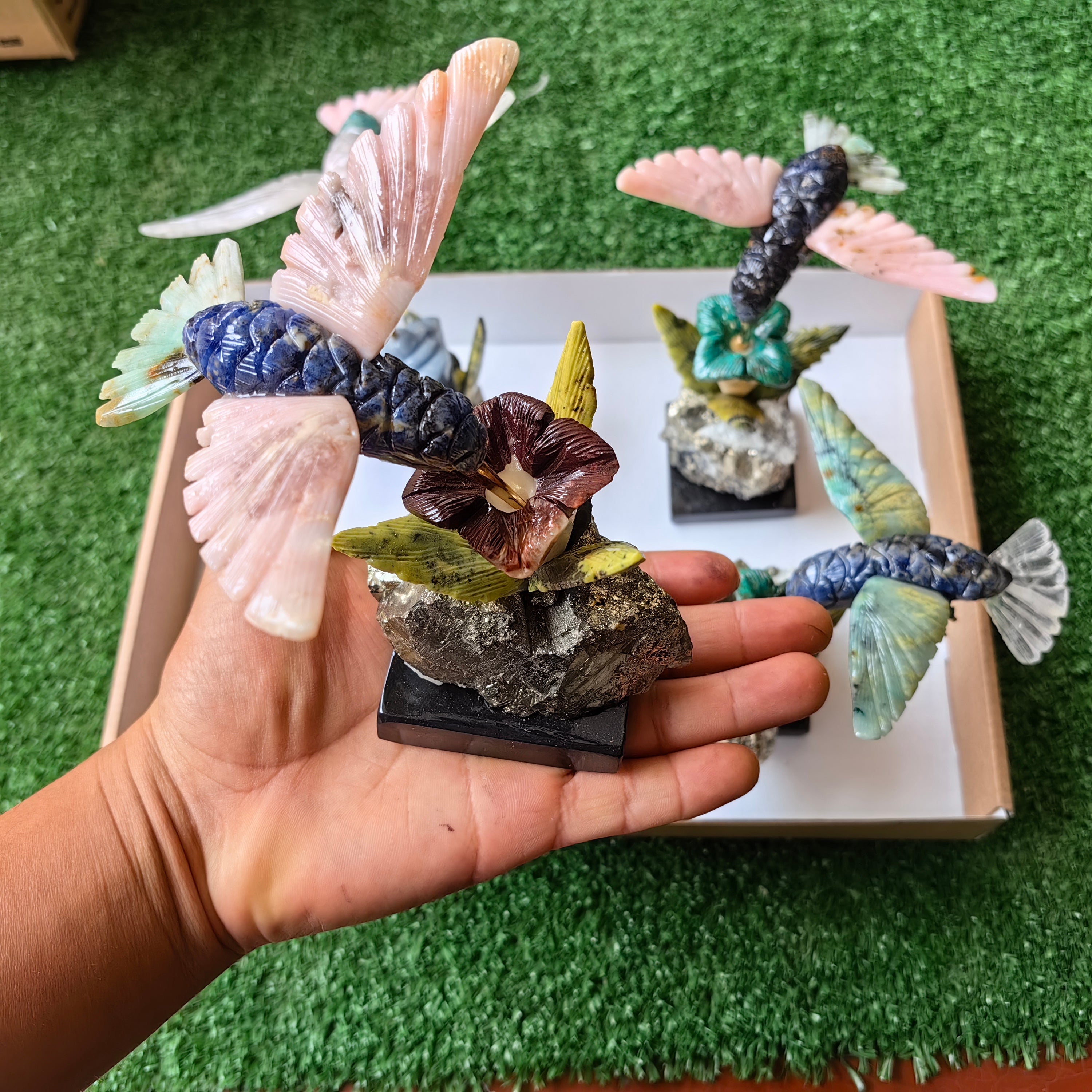 Lot 4 pcs hummingbird mixted stones