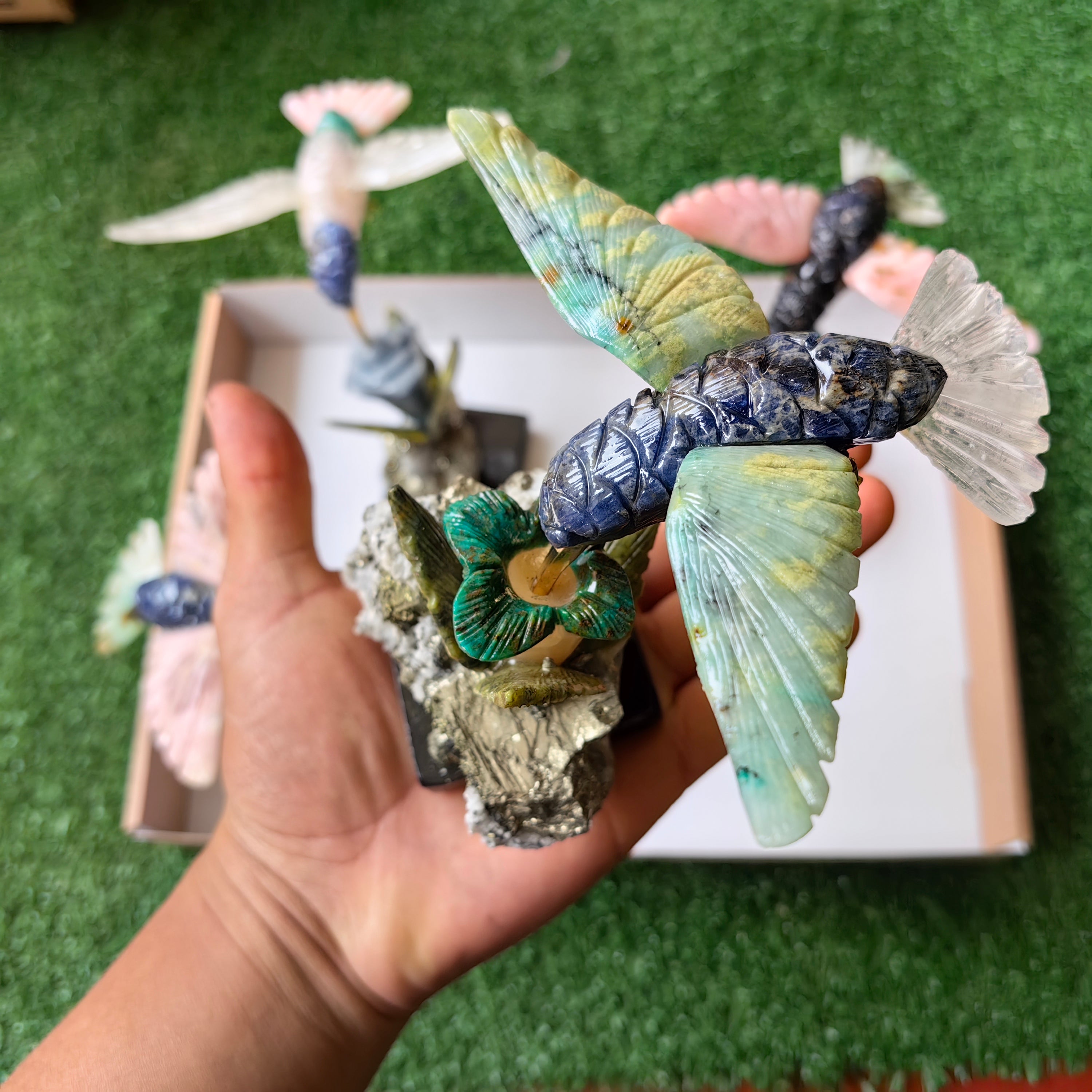 Lot 4 pcs hummingbird mixted stones