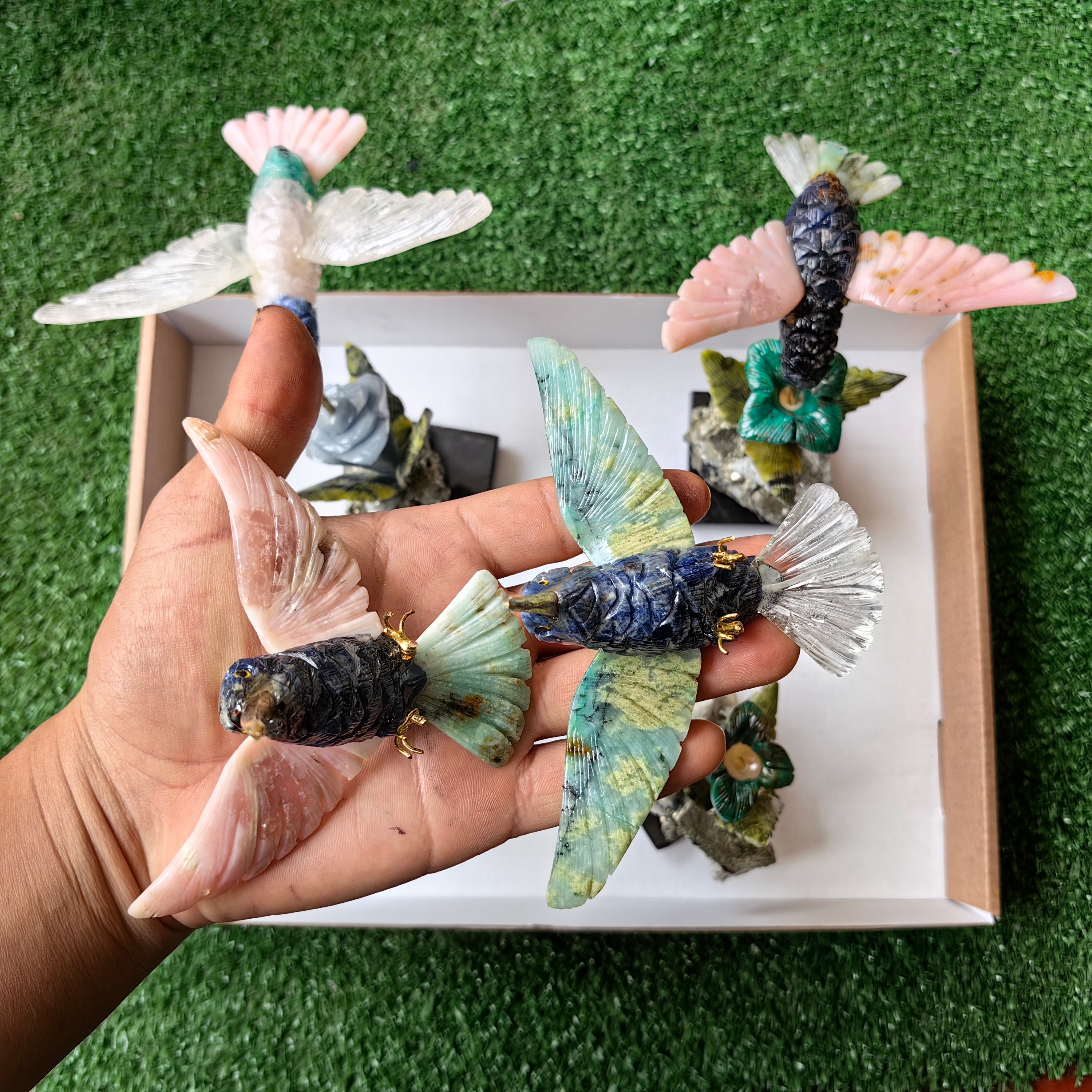 Lot 4 pcs hummingbird mixted stones