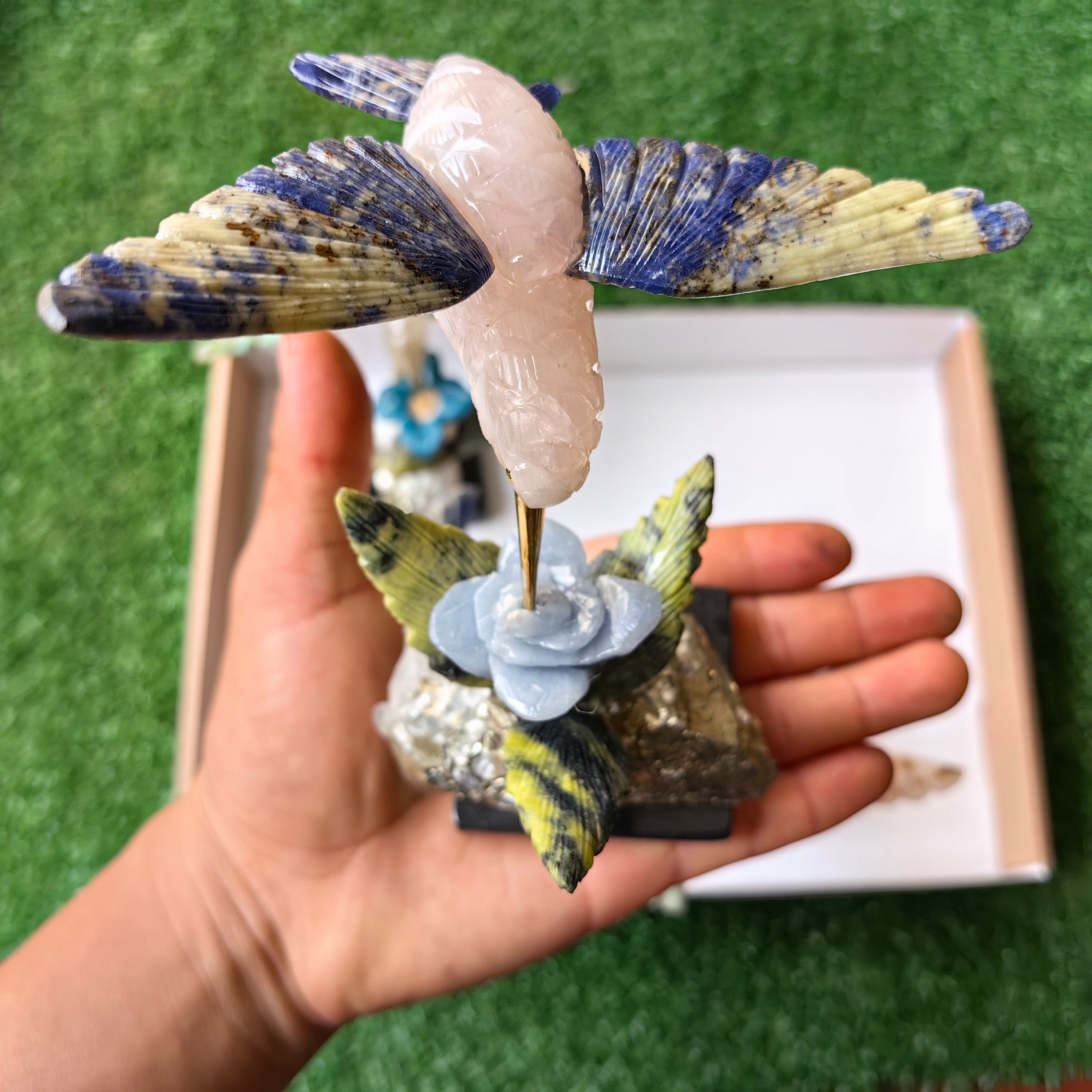 Lot 4 pcs hummingbird mixted stones