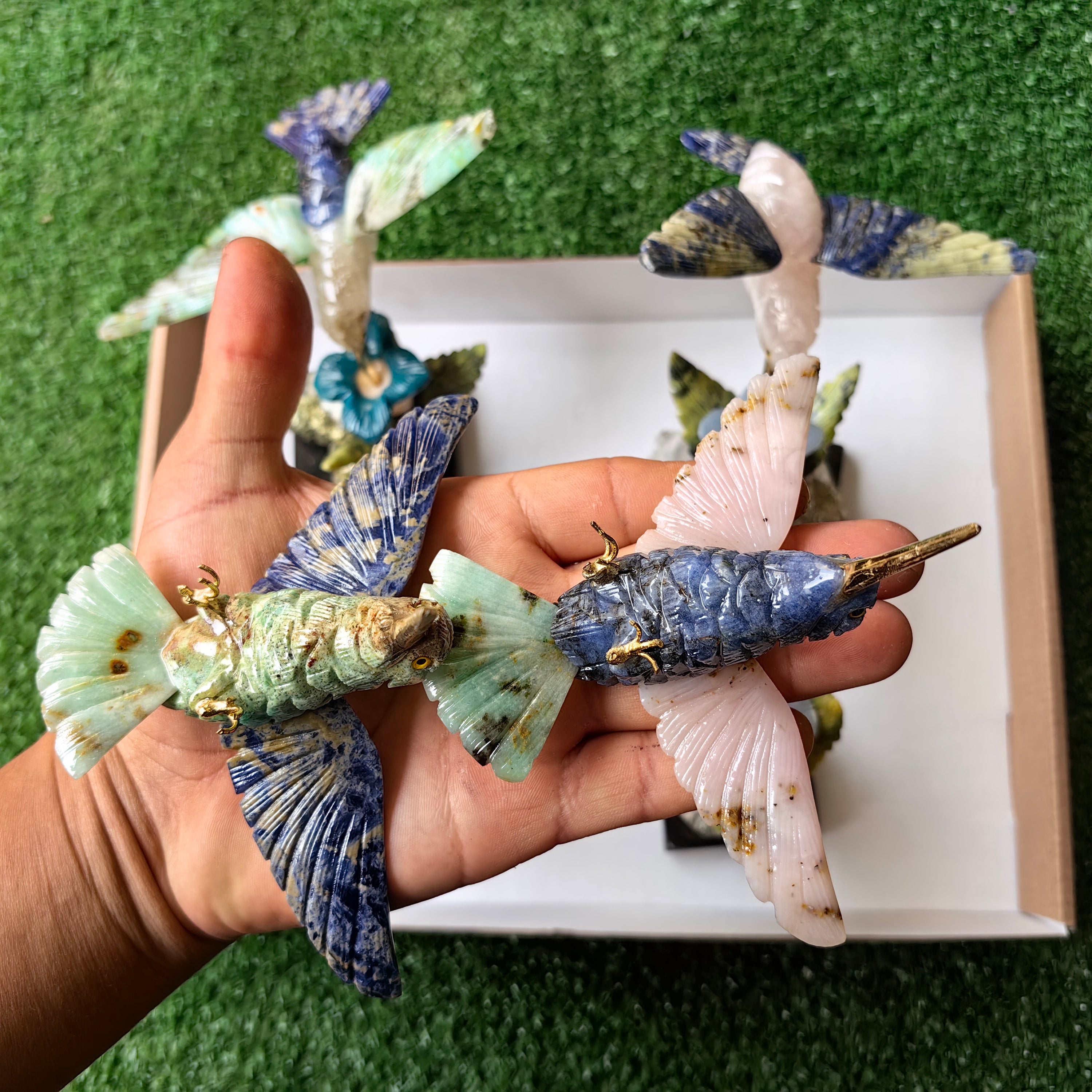 Lot 4 pcs hummingbird mixted stones