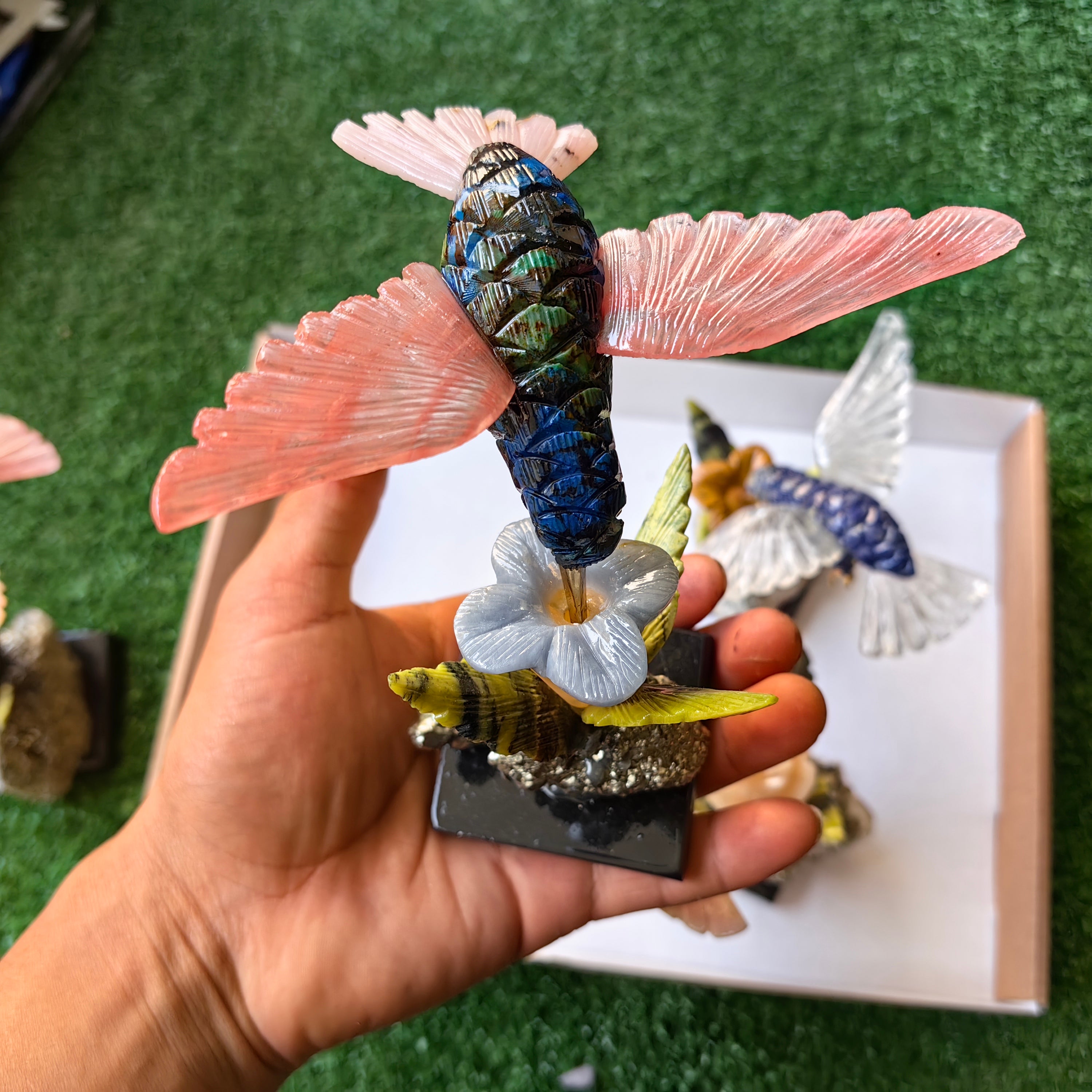 Lot 4 pcs hummingbird mixted stones