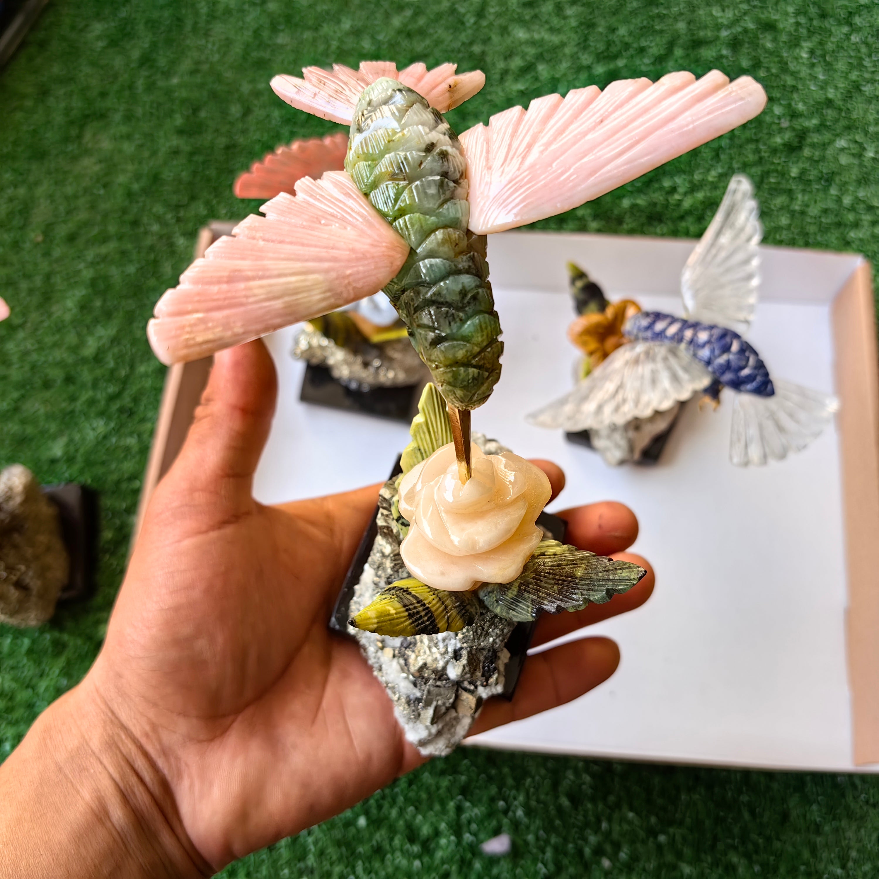 Lot 4 pcs hummingbird mixted stones