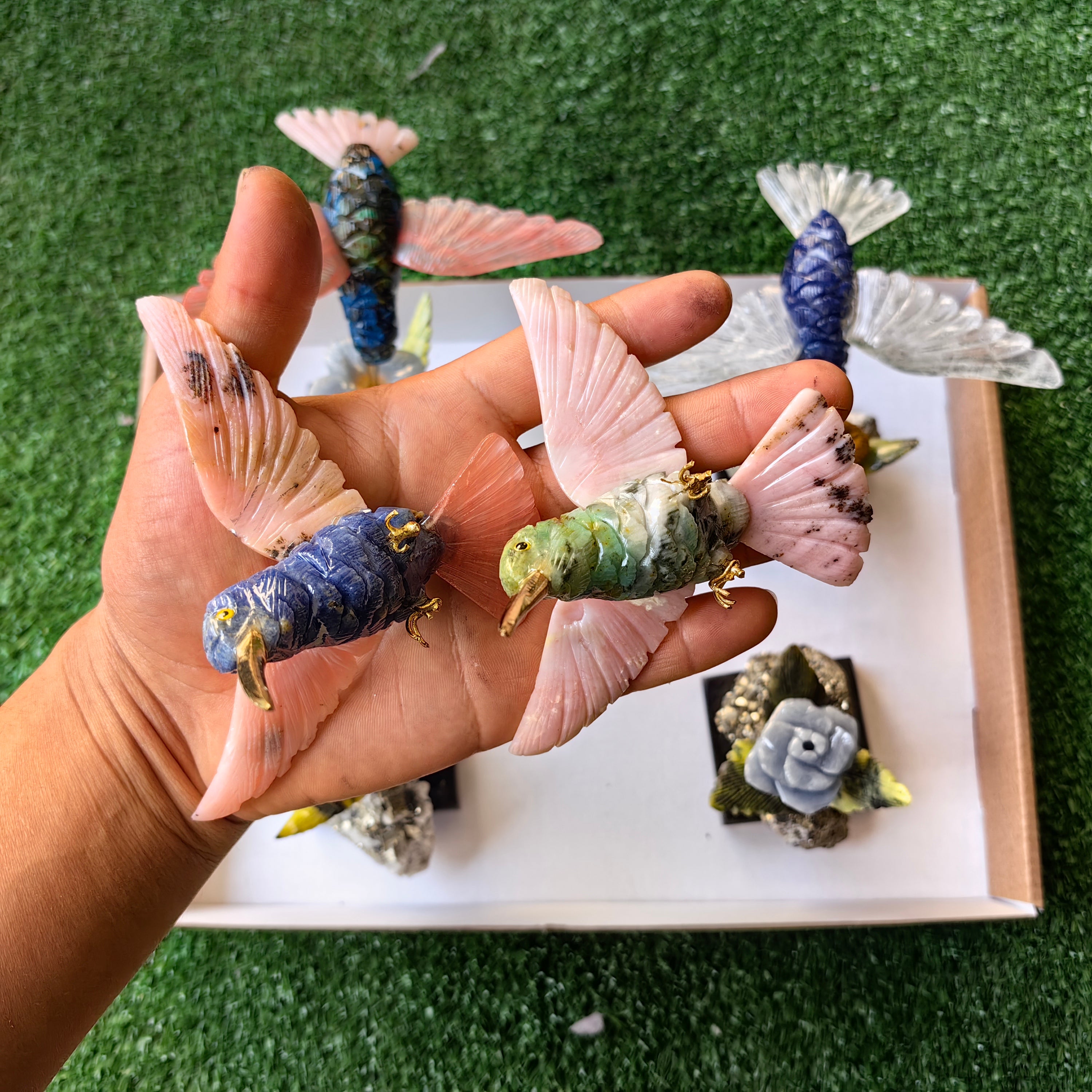 Lot 4 pcs hummingbird mixted stones