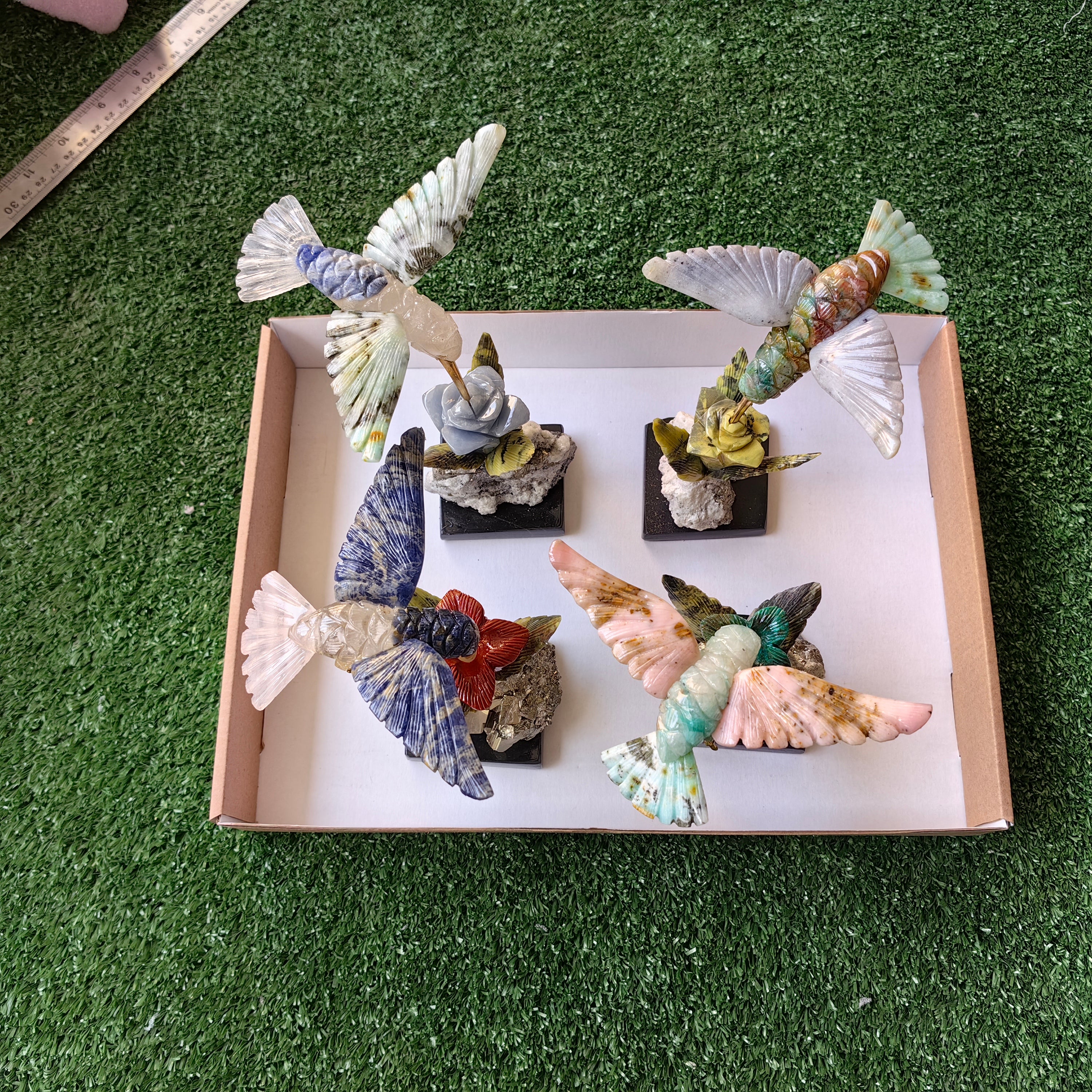 Lot 4 pcs hummingbird mixted stones