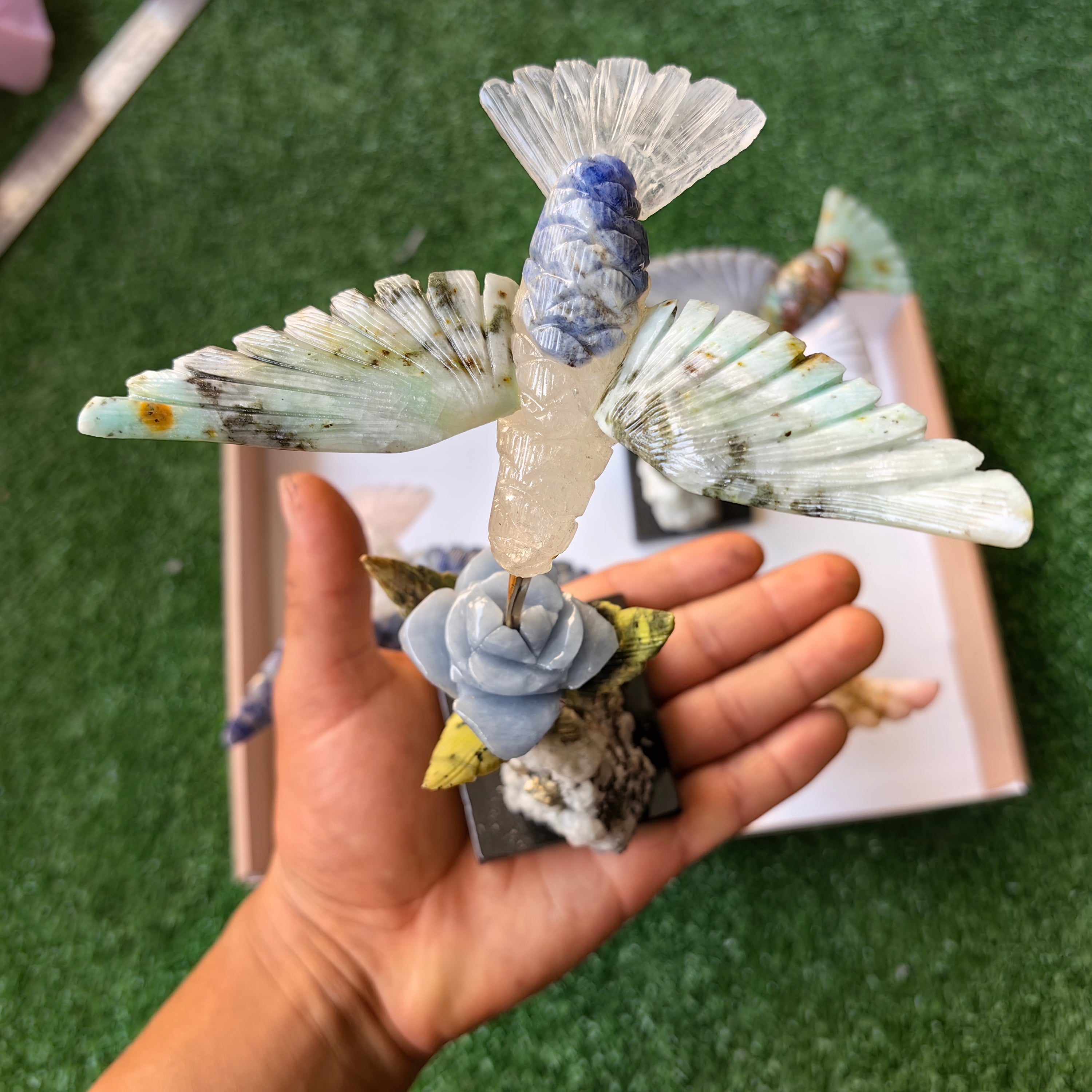 Lot 4 pcs hummingbird mixted stones