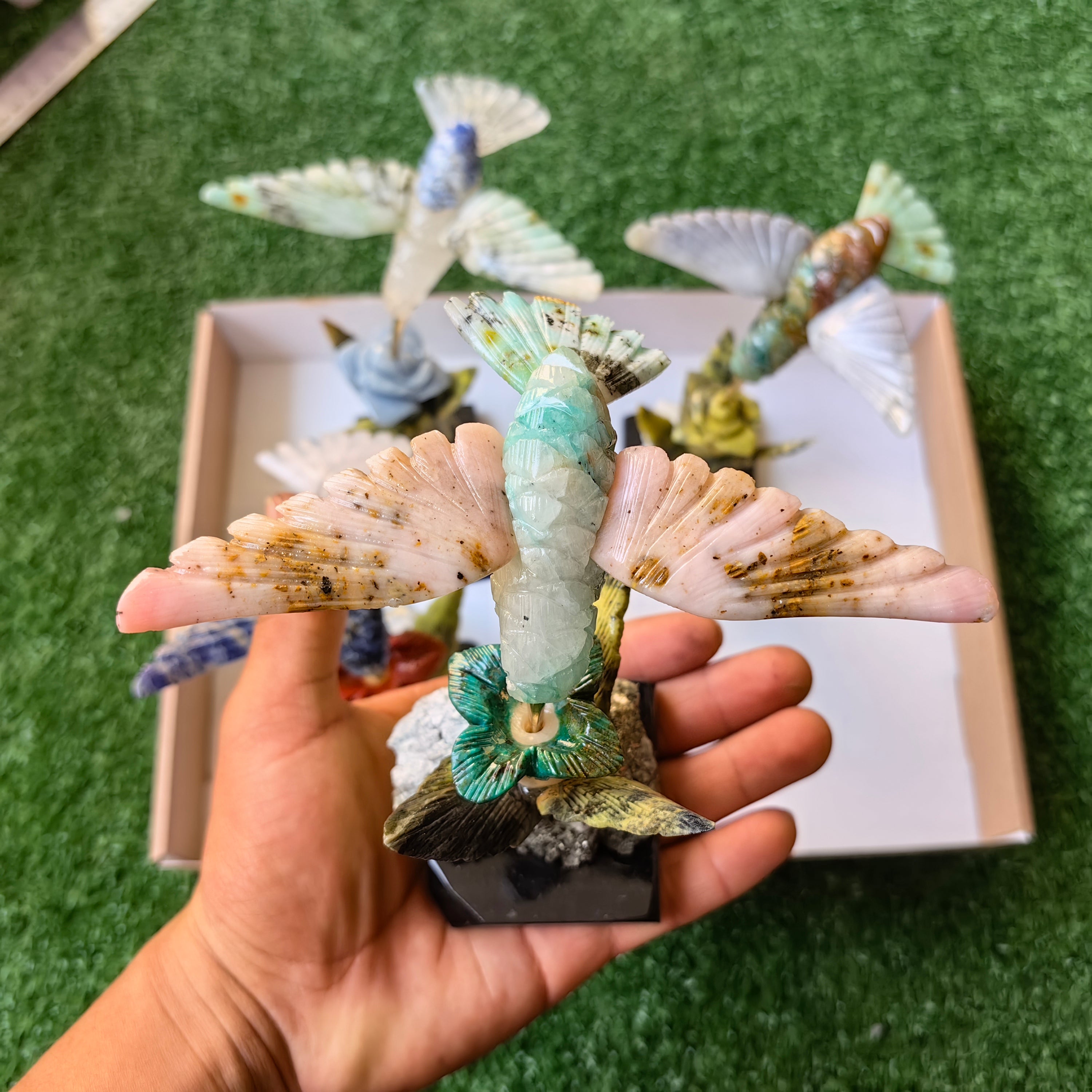 Lot 4 pcs hummingbird mixted stones