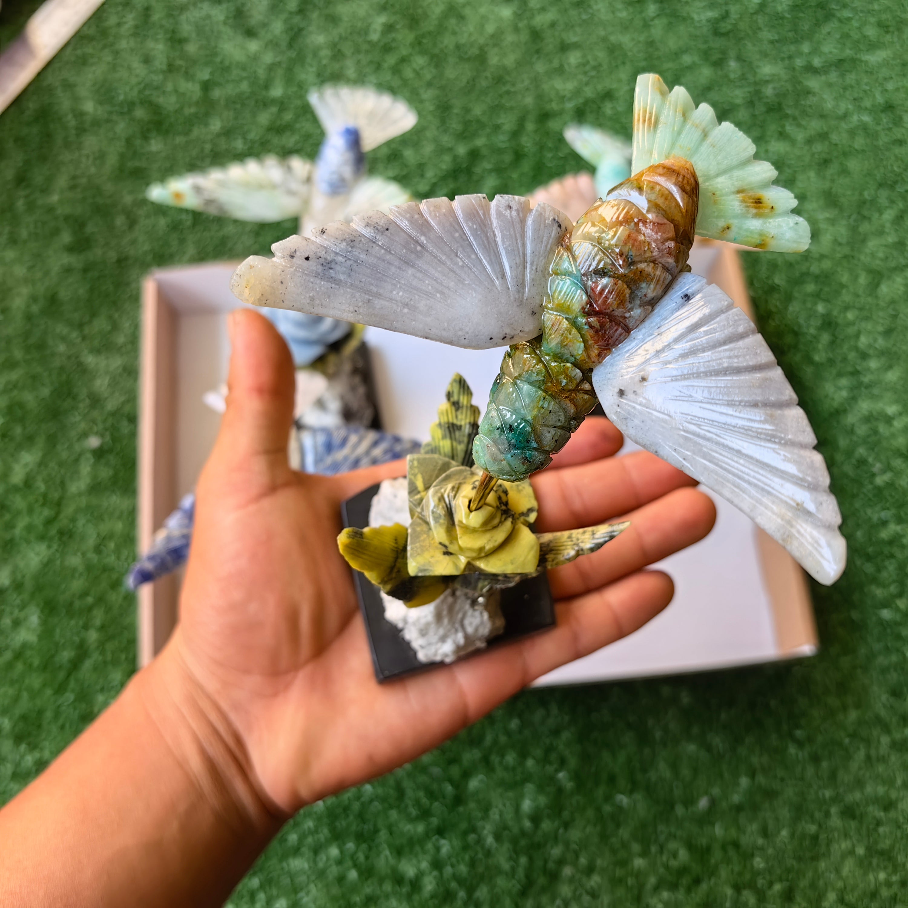 Lot 4 pcs hummingbird mixted stones