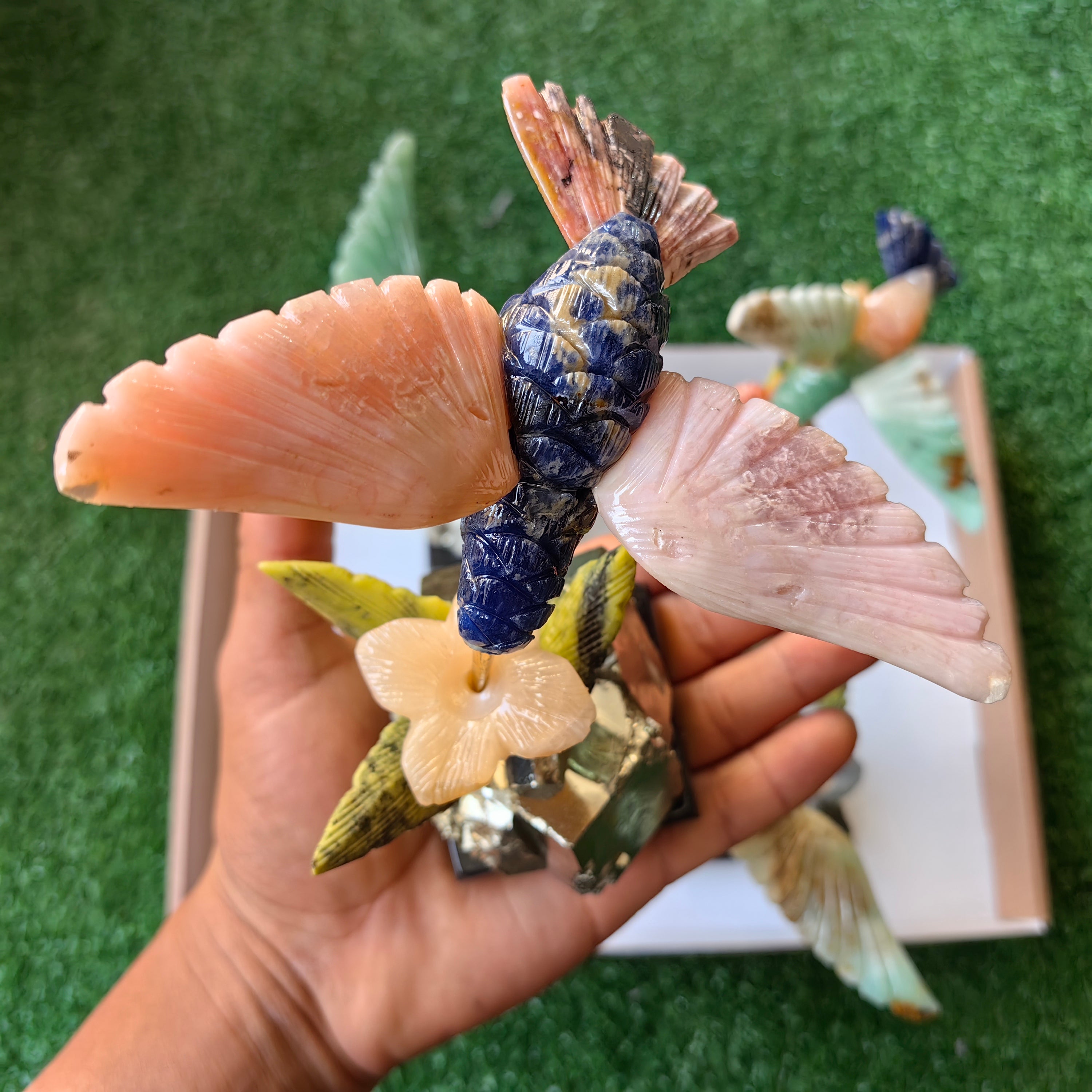 Lot 4 pcs hummingbird mixted stones