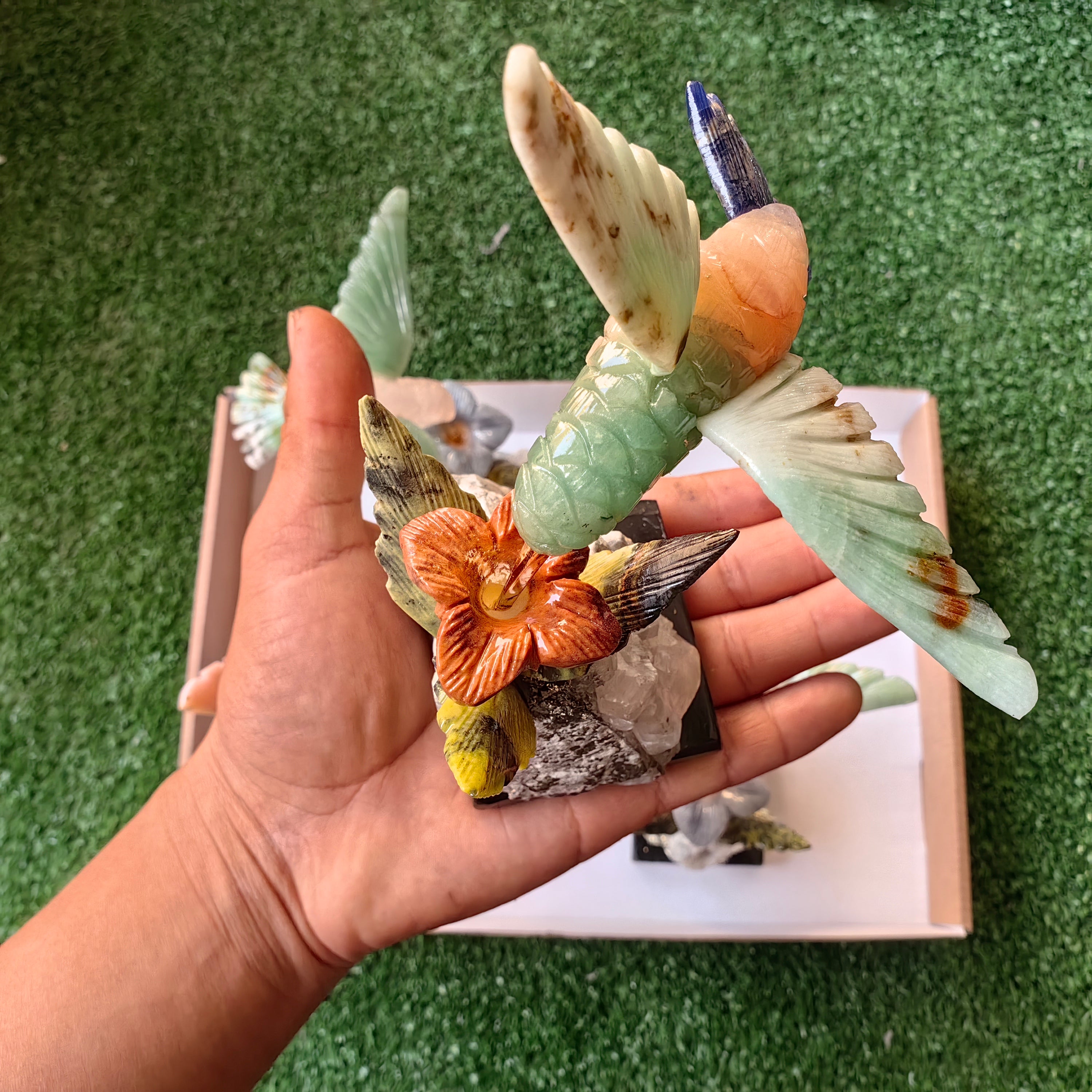 Lot 4 pcs hummingbird mixted stones