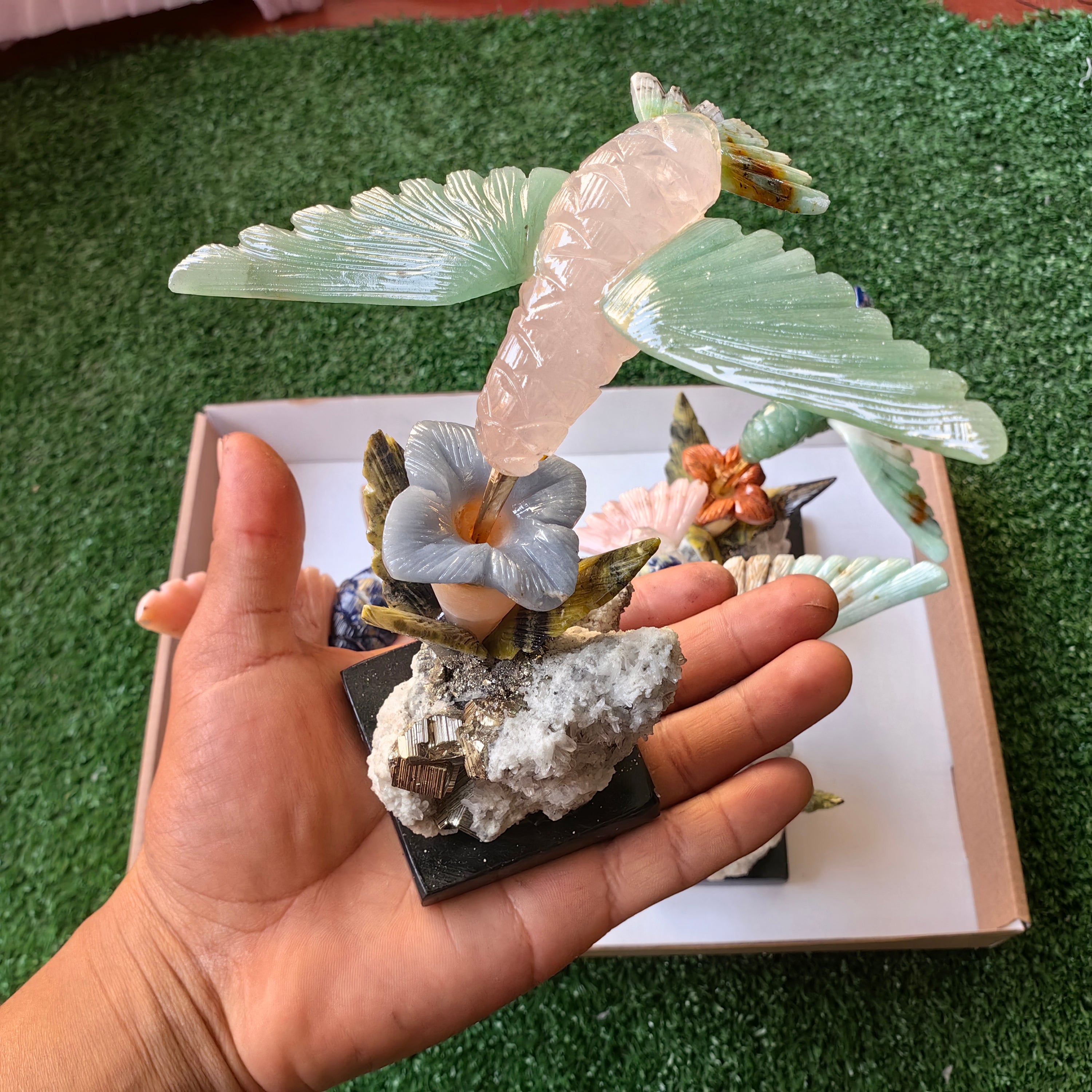 Lot 4 pcs hummingbird mixted stones